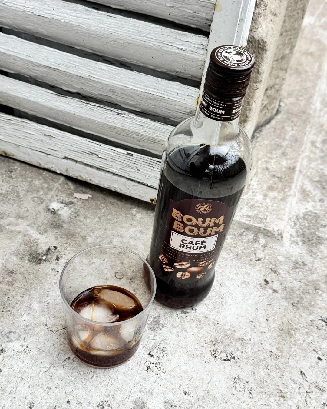 What could be better than a breath of fresh air on a balcony, Caf&eacute; Rhum? 37.5% of pure rum mixed with coffee, an intense spirit for those who crave depth in every sip.
Raw flavours and pure delight.

#Boumboumcocktails #CafeRhum #Readytodrink
