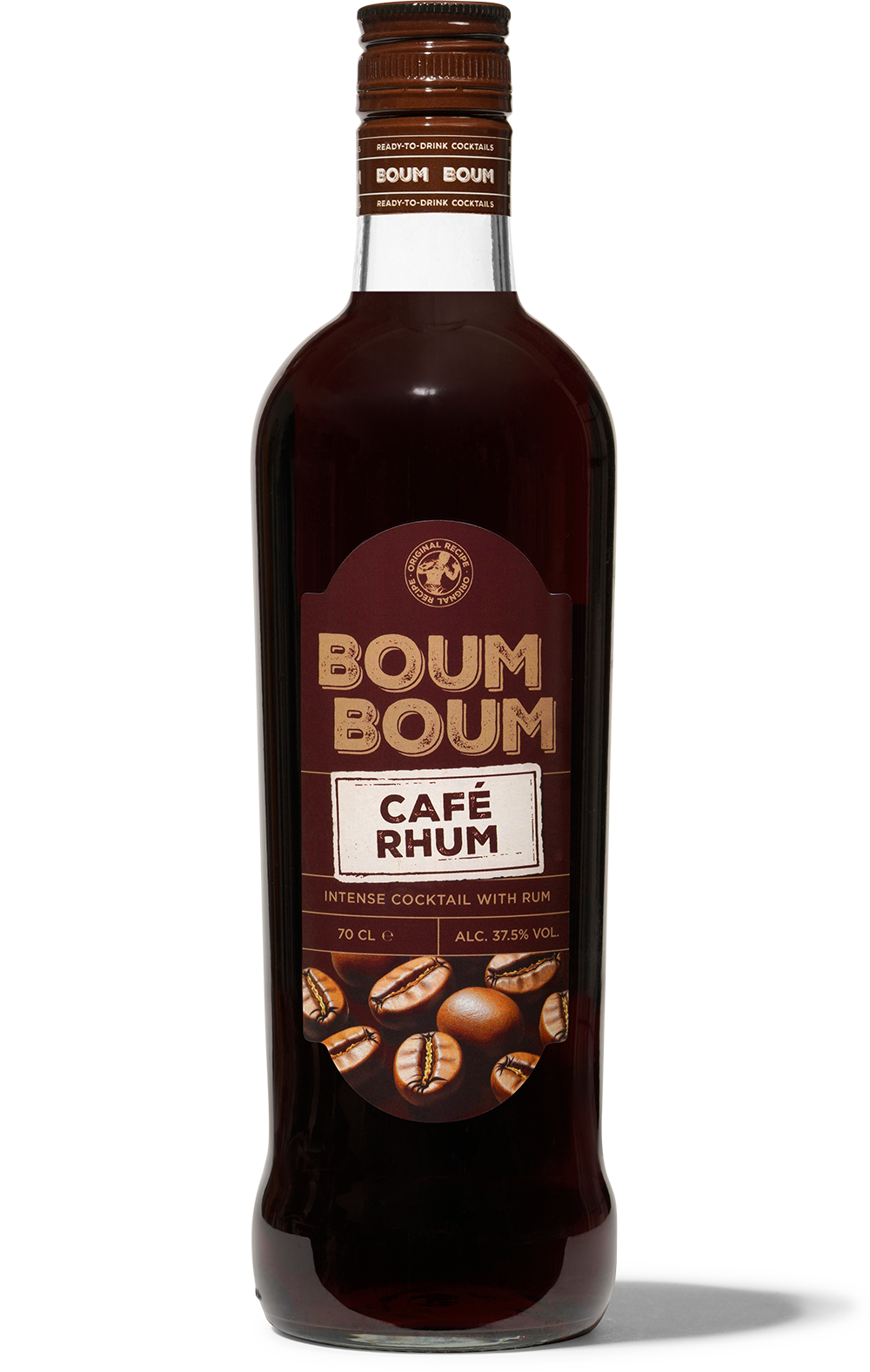 Bouteille de cocktail prêt à boire avec étiquette café rhum, images de grains de café et de grains de café dans le café, fond beige