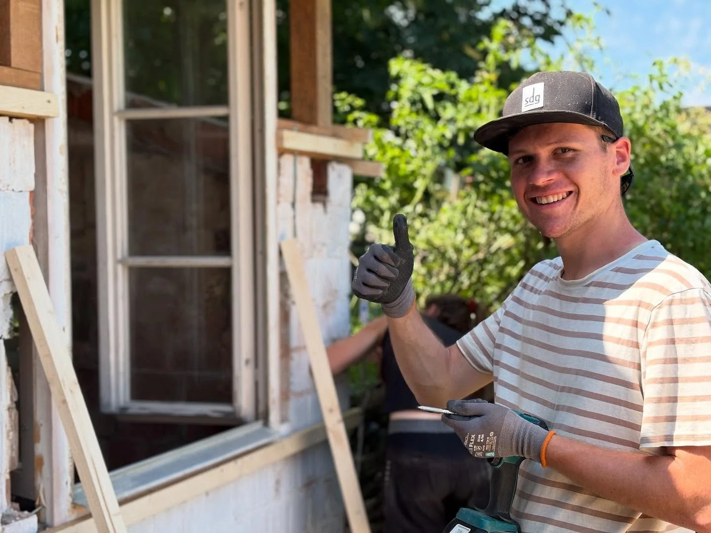 Die Sommer Workparty war mit tollem Wetter beschert und rund 35 fleissige Helfer waren Vor-Ort um zu reparieren und renovieren. Dies war ein echt toller Tag mit guten Begegnungen und super Energie!