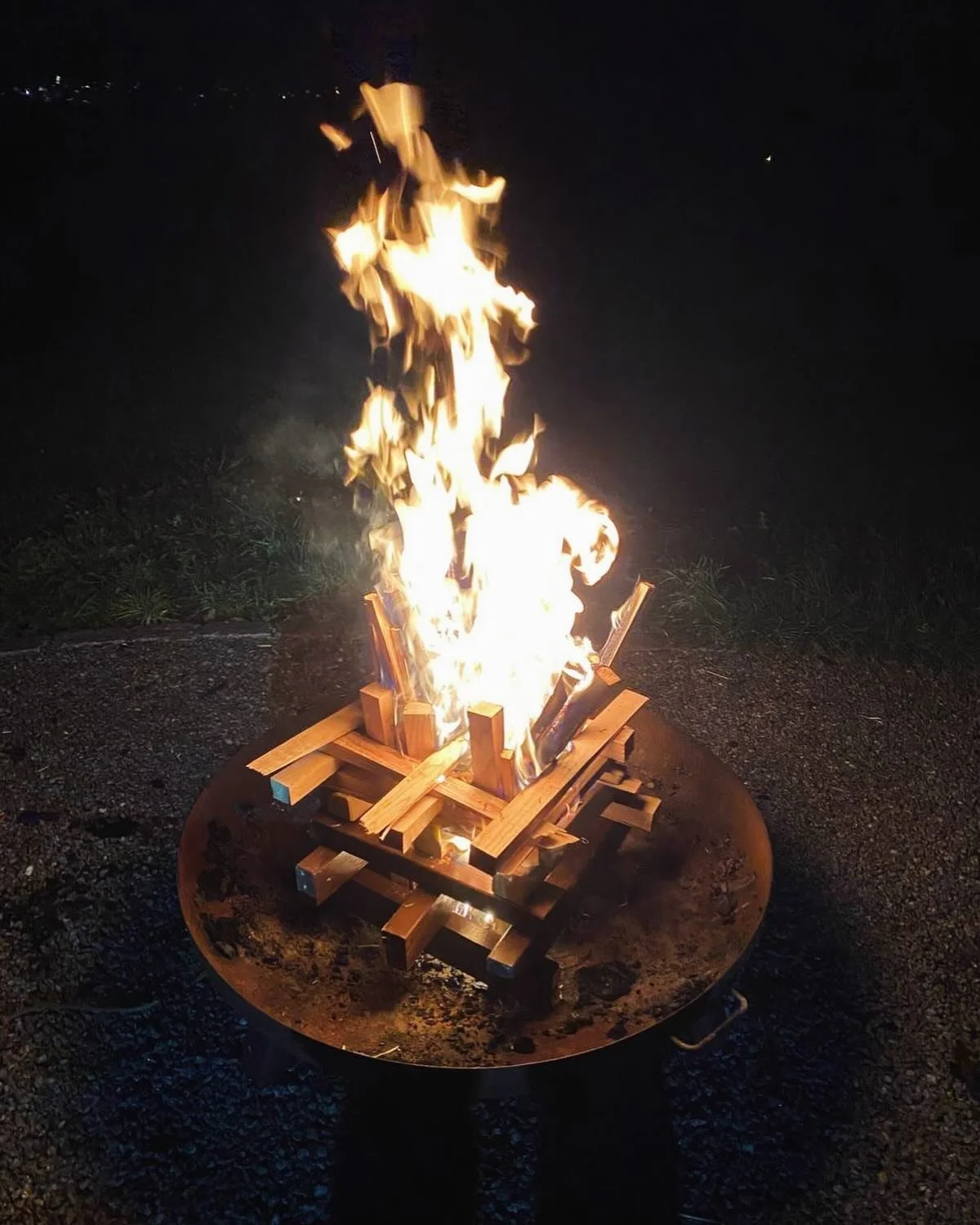 Unsere Feuerschale ist auch im Winter in Dauerbetrieb