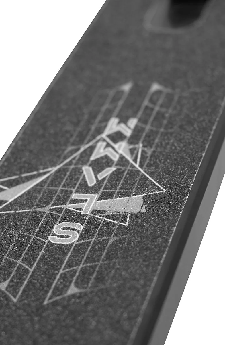 SL2100 Slamm Scooters Classic Black Detail 2.jpg