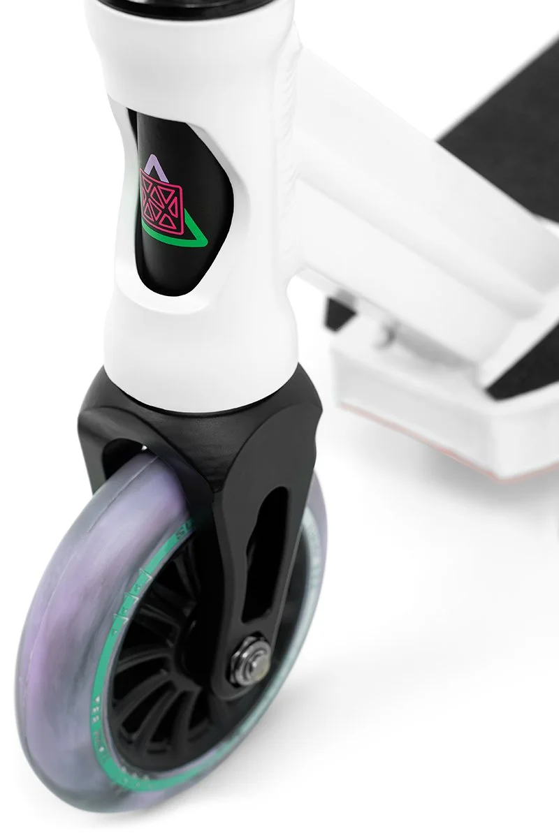 SL2350 Slamm Scooters Mischief Pro Scooter White Detail 2.jpg