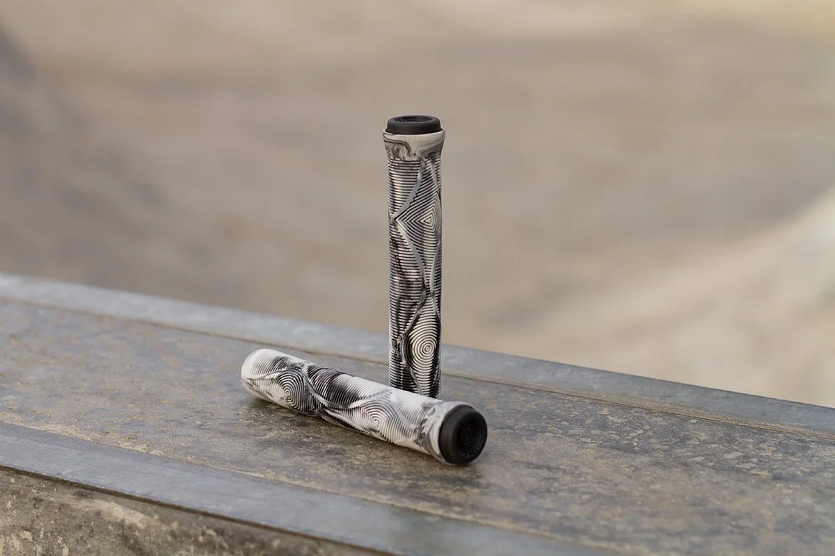 SL487 Slamm Team Swirl Grips Urban PROMO 1.jpg