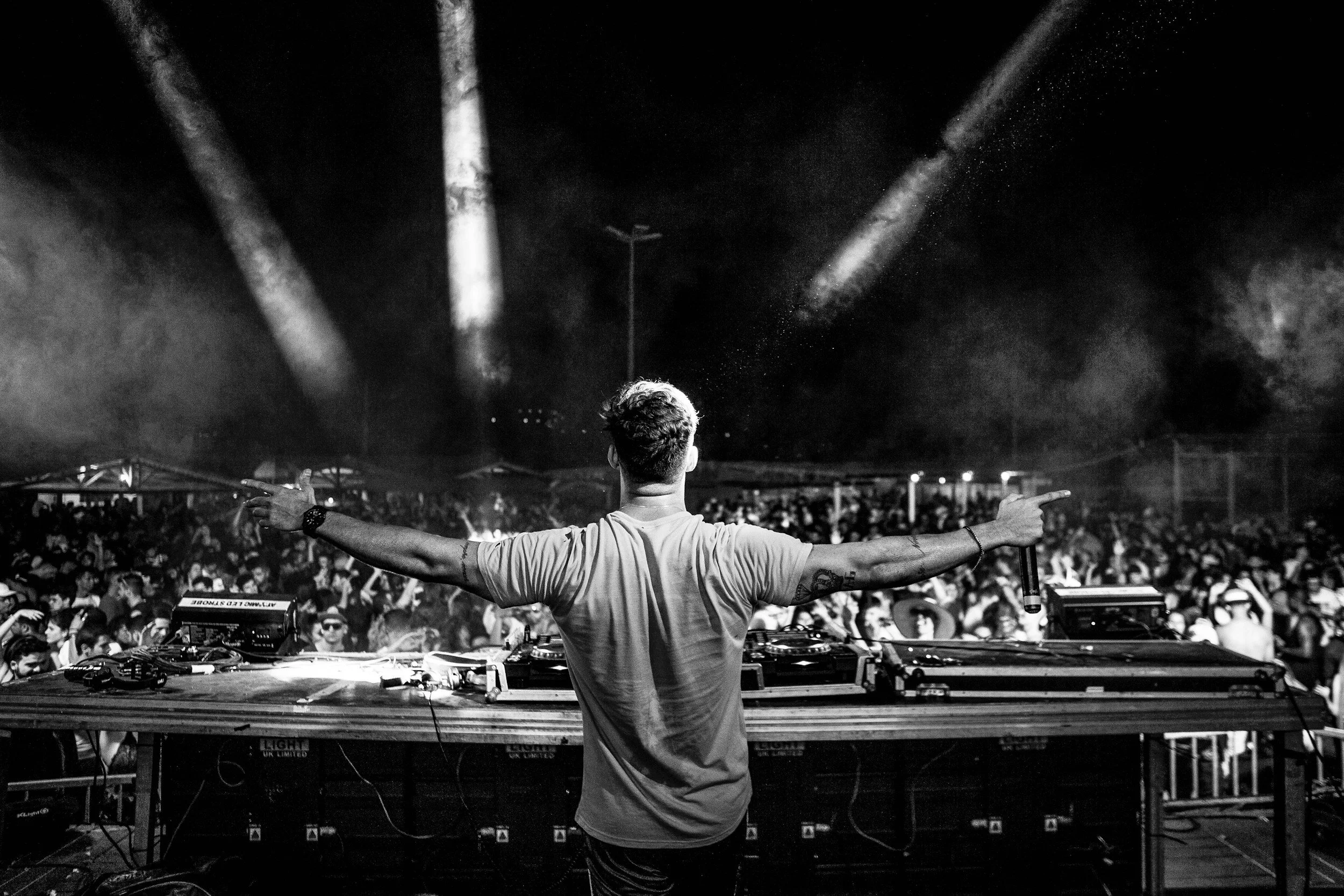 DJ Set Einaudi Giovanni Allevi ale e franz formazione sales e forza vendite motivazionali personaggi della tv storyteller cantanti live concerti