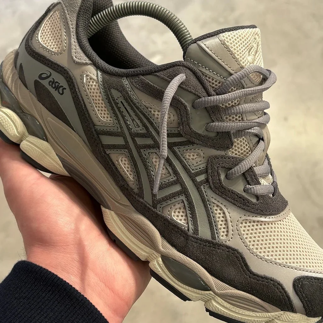 ASICSGel-NYCOatmealObsidianGrey-4.webp