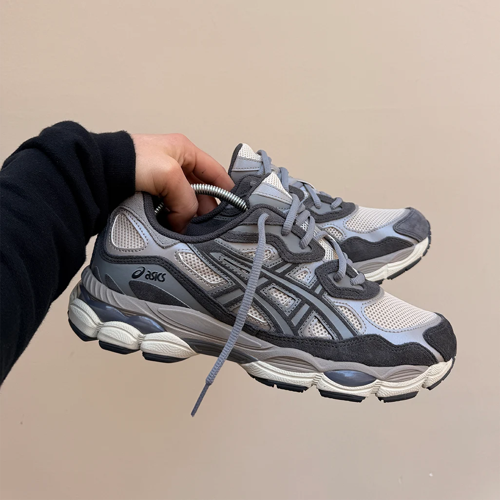 ASICSGel-NYCOatmealObsidianGrey-5.webp