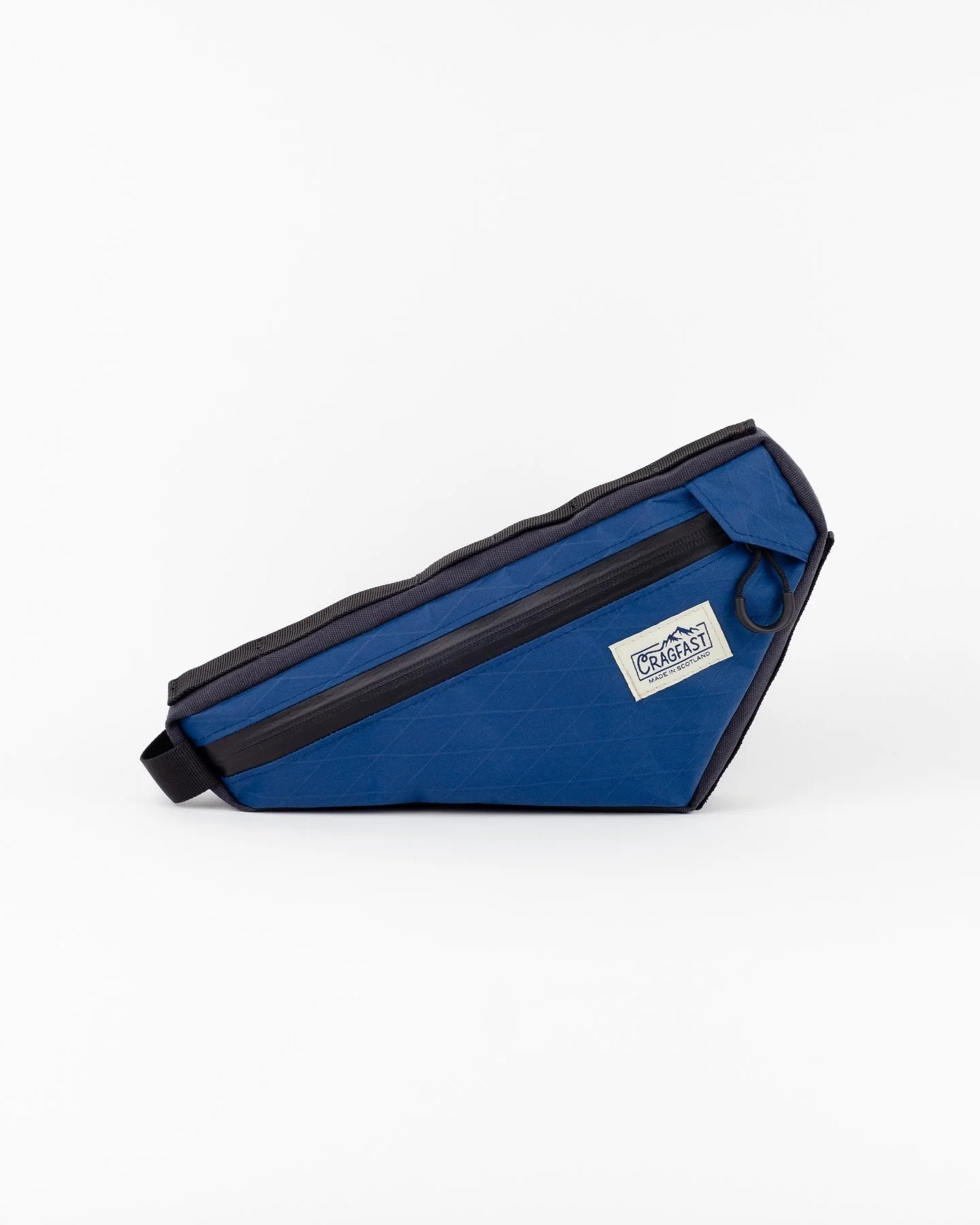 Mini frame bag:

X-Pac VX21 / X11
Dark blue / black
YKK Aquaguard (main compartment)
Internal side pocket
1.5 litres

#cragfastgear #madeinscotland #bikepackingscotland #custombikebags #xpac