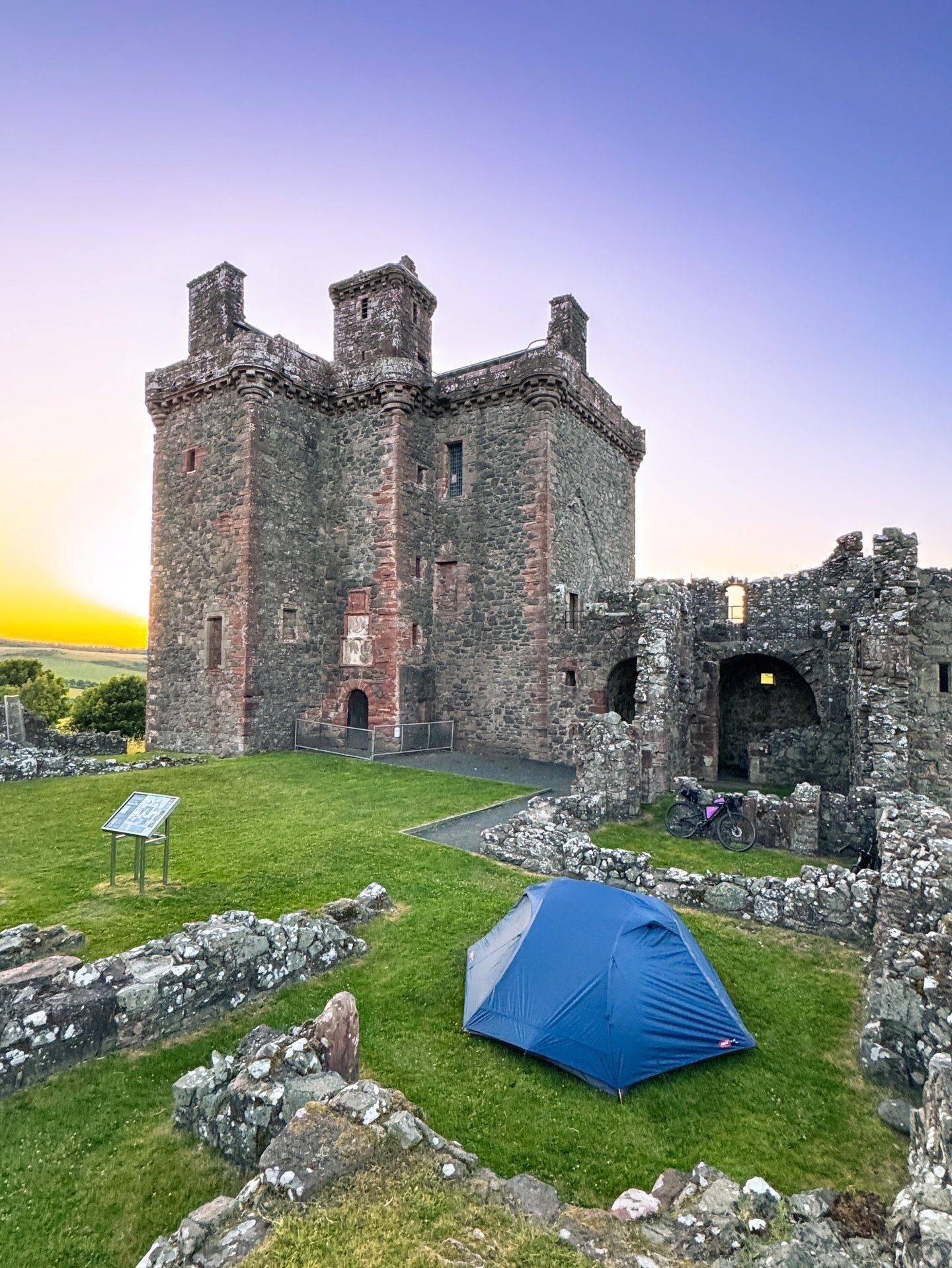 Where&rsquo;s the coolest place you&rsquo;ve pitched for the night on a bikepacking trip?

📍Balvaird Castle

#bikepacking #scottishcycling #madeinscotland #cragfastgear #balvairdcastle
