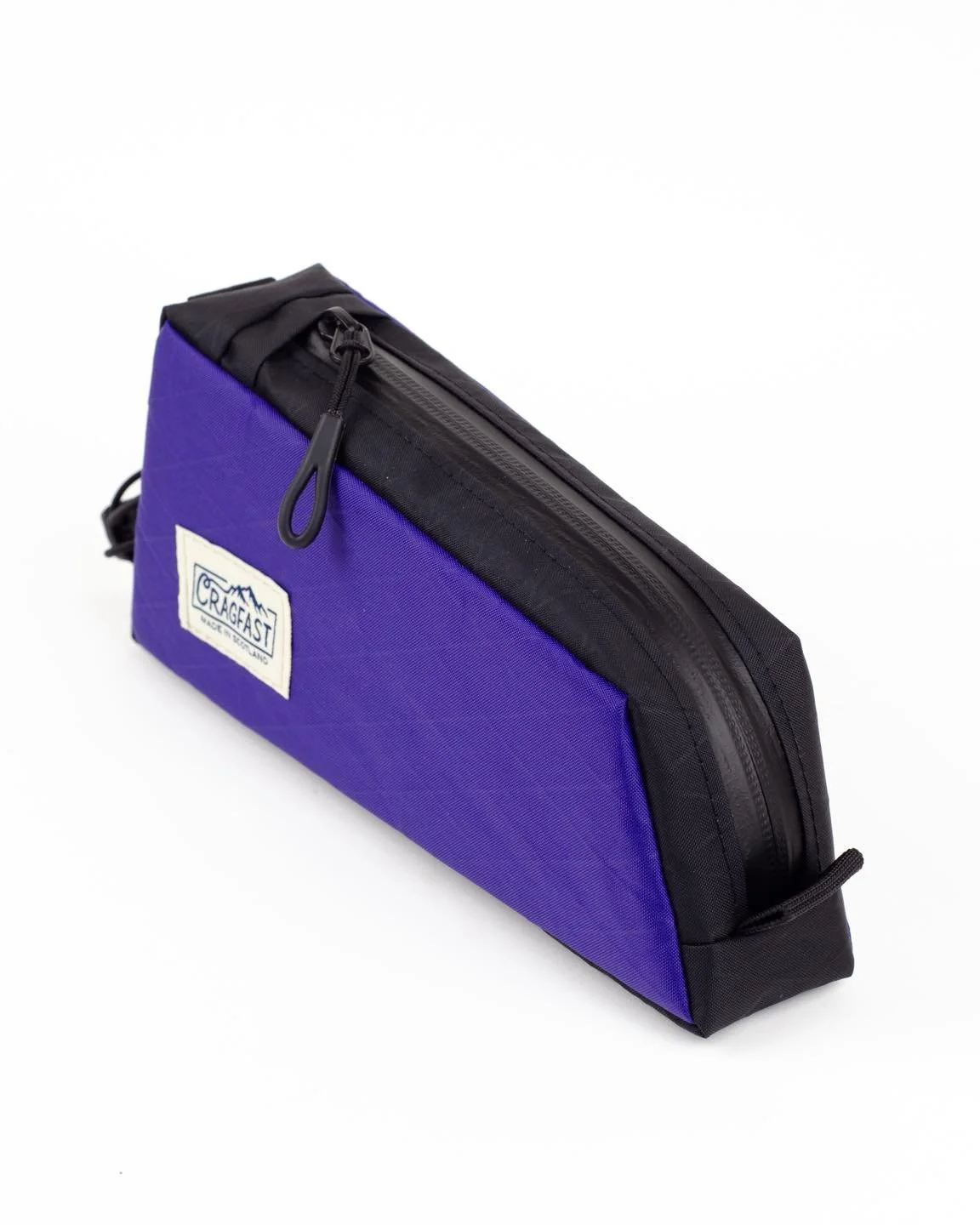 Custom bolt-on top tube bag:

X-Pac VX21
Purple / Black 

Foam reinforced with YKK Aquaguard zipper.

#cragfastgear #madeinscotland #custombikebags