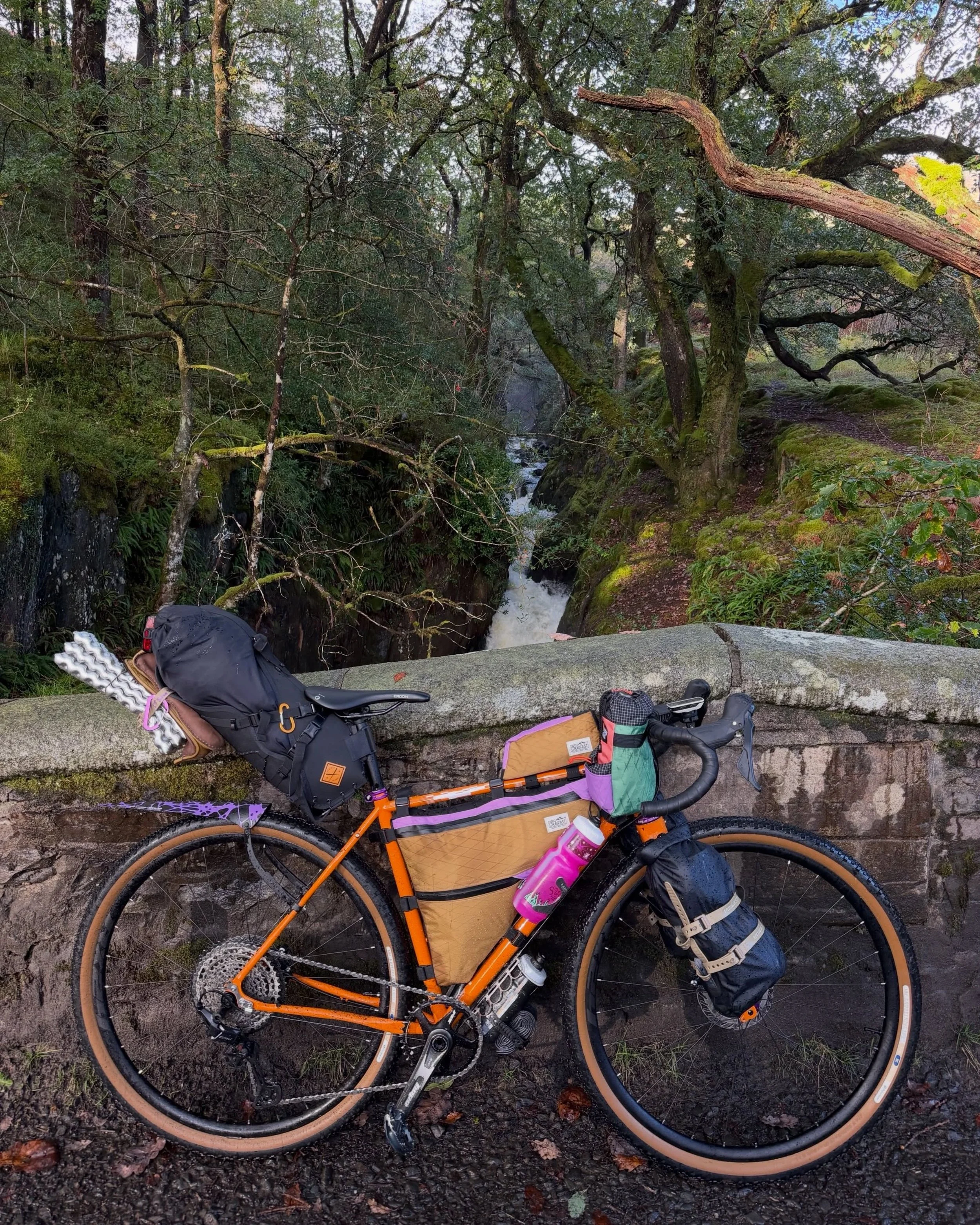 Custom frame bag and top tube bag looking awesome on this @fairlightcycles Secan! 👌
.
.
.

#cragfastgear #madeinscotland #custombikebags