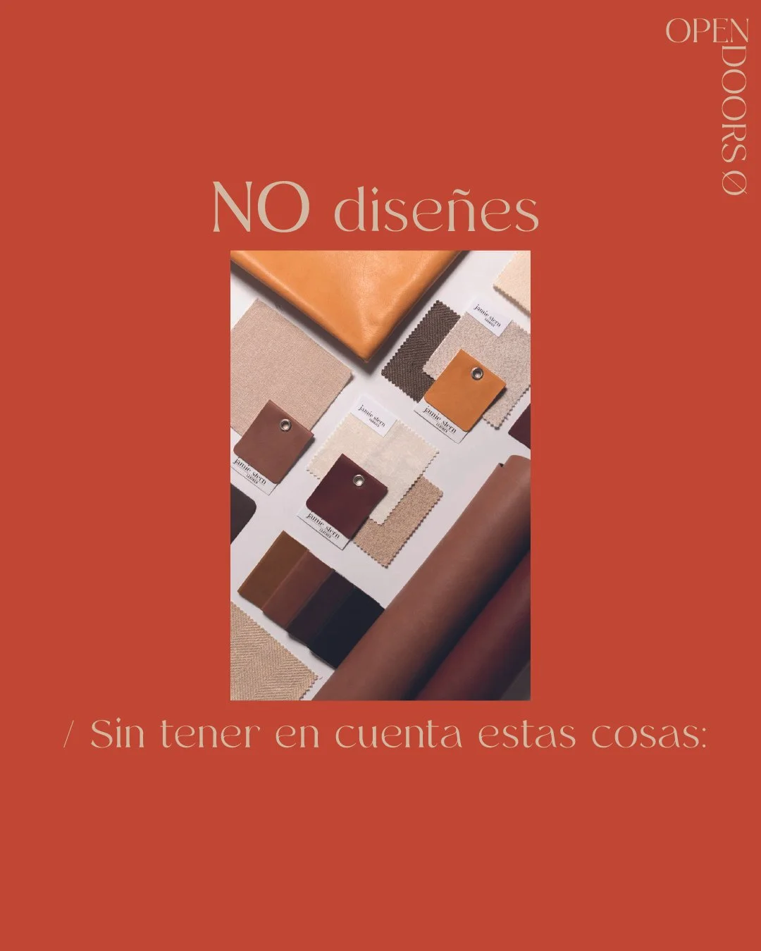 Sample swatches of fabric and leather materials on a white background, with a large piece of orange leather at the top and two rolls of leather on the right side, surrounded by text in Spanish.