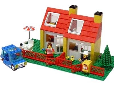 BRIX 0017 
Town Houses
Ages: 6+
Pcs: 197
Build: 1 Hour+ 
