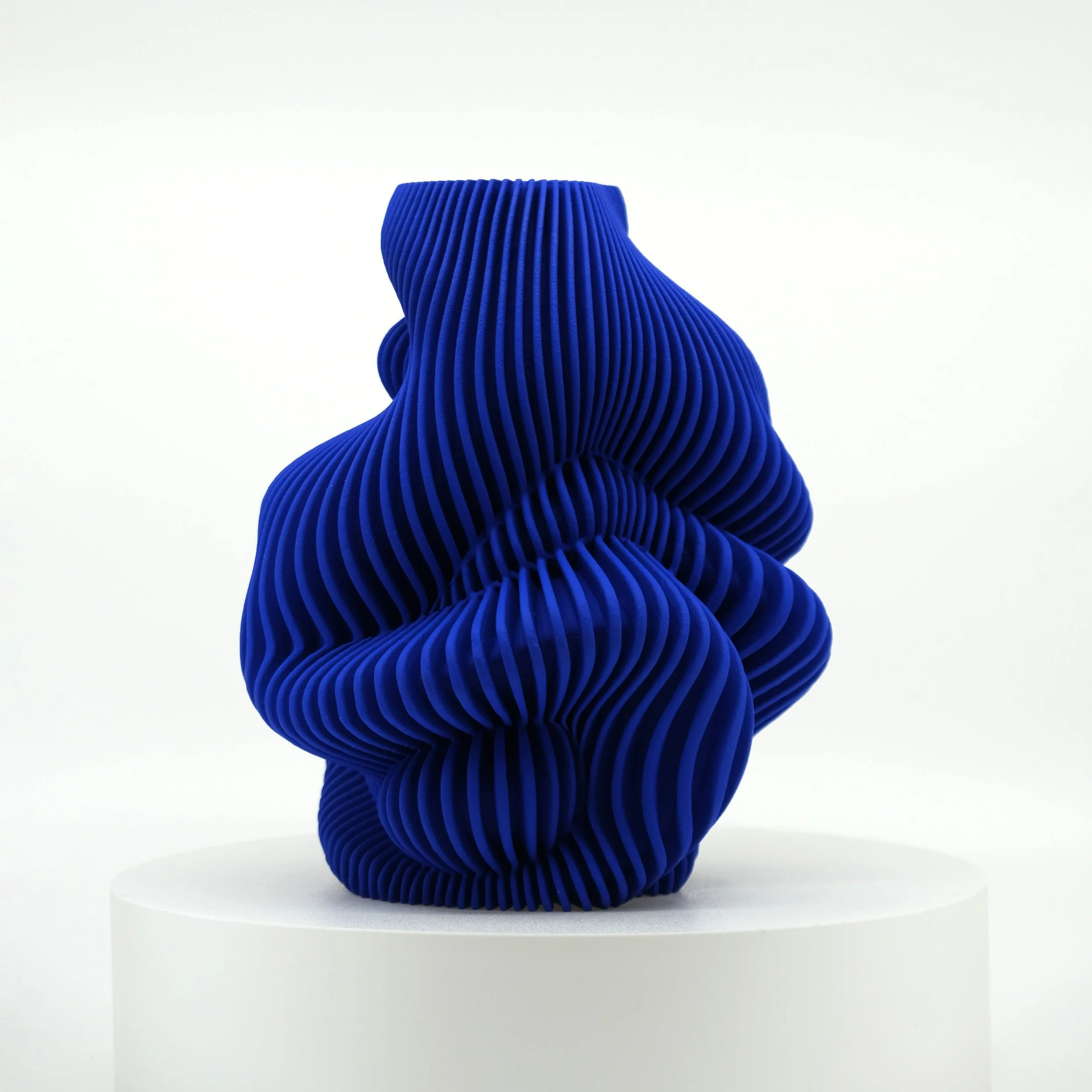 Klein_Blue_Vase_5.png