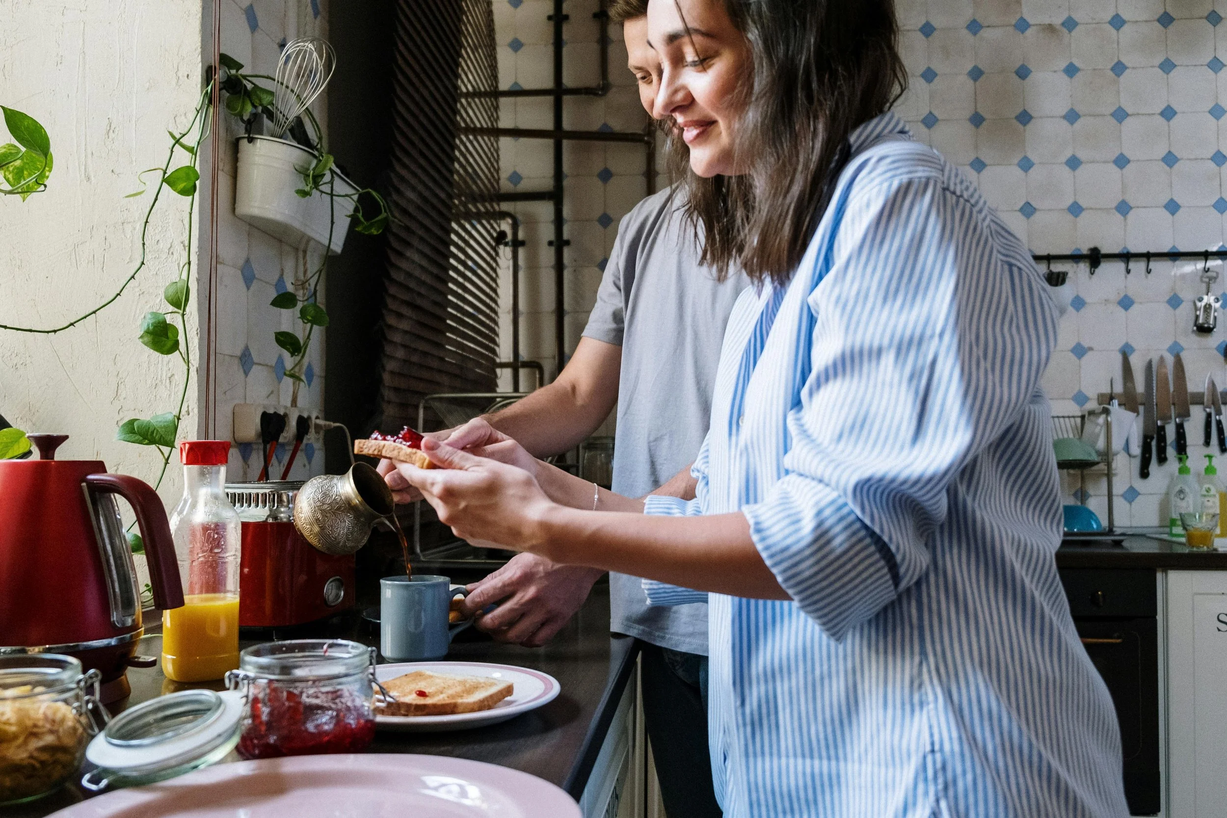 A couple washing dishes together at home, representing relationship therapy and attachment-focused care for couples near Goodyear, AZ at Inside Out Therapy in Peoria
