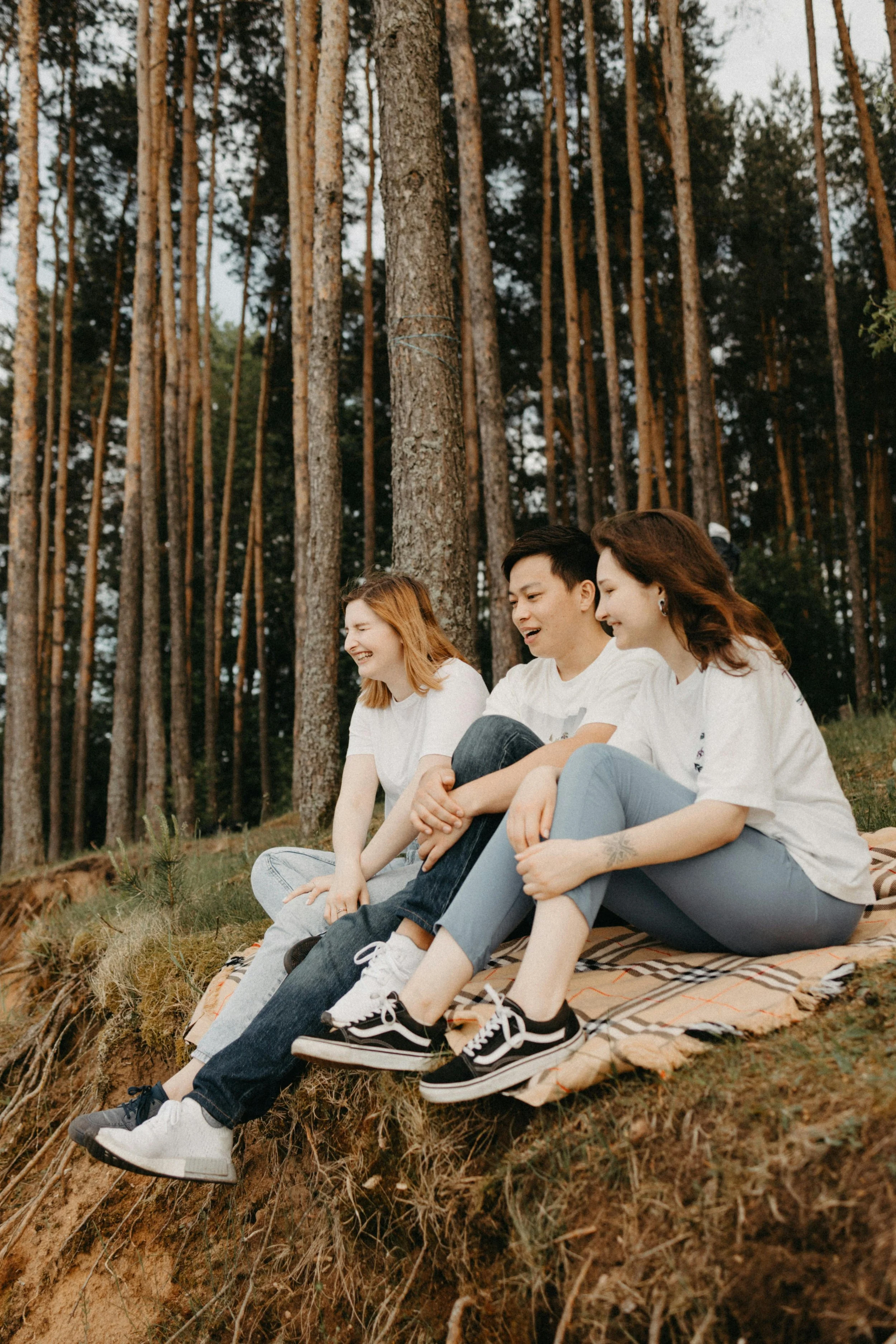 Three teenagers sitting together outside having a conversation, representing teen therapy and EMDR treatment for adolescents in Peoria, AZ