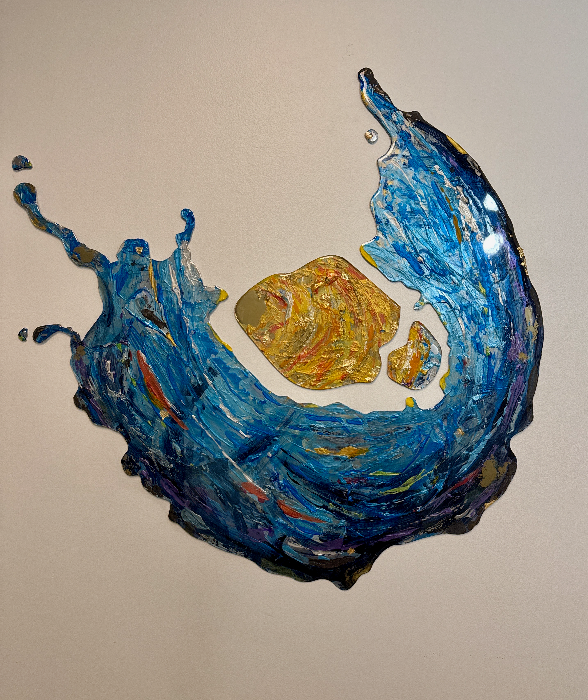 L'or bleu - Un appliqué mural en plusieurs parties. Il en existe 3 actuellement dont celle-ci de ma collection personnelle (68 cm X 66 cm - 2100$ - 2 autres sont vendues - 2 en préparation)