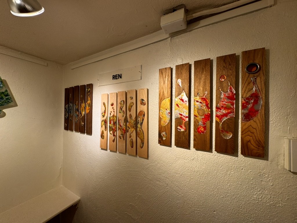 J'ai le privilège de voir mes oeuvres représentées par le Canyon Café et la gallerie Dominique Boisjoli Fine Art à Santa Fe au Nouveau Mexique. Oui, la gallerie est celle de ma soeur, une artiste inspirante qui m'a appris beaucoup. Mais le lien famil