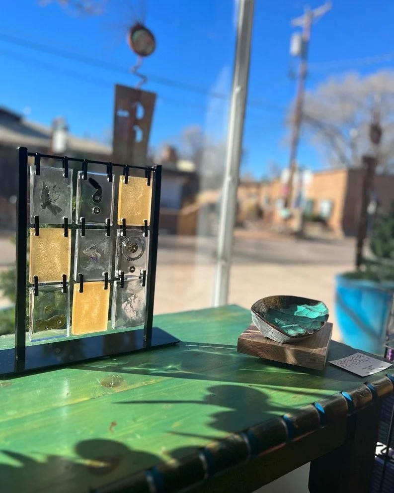 Tout de même intéressant de voir le jeu de lumière. Trois bouliers ont été produits et vendus.