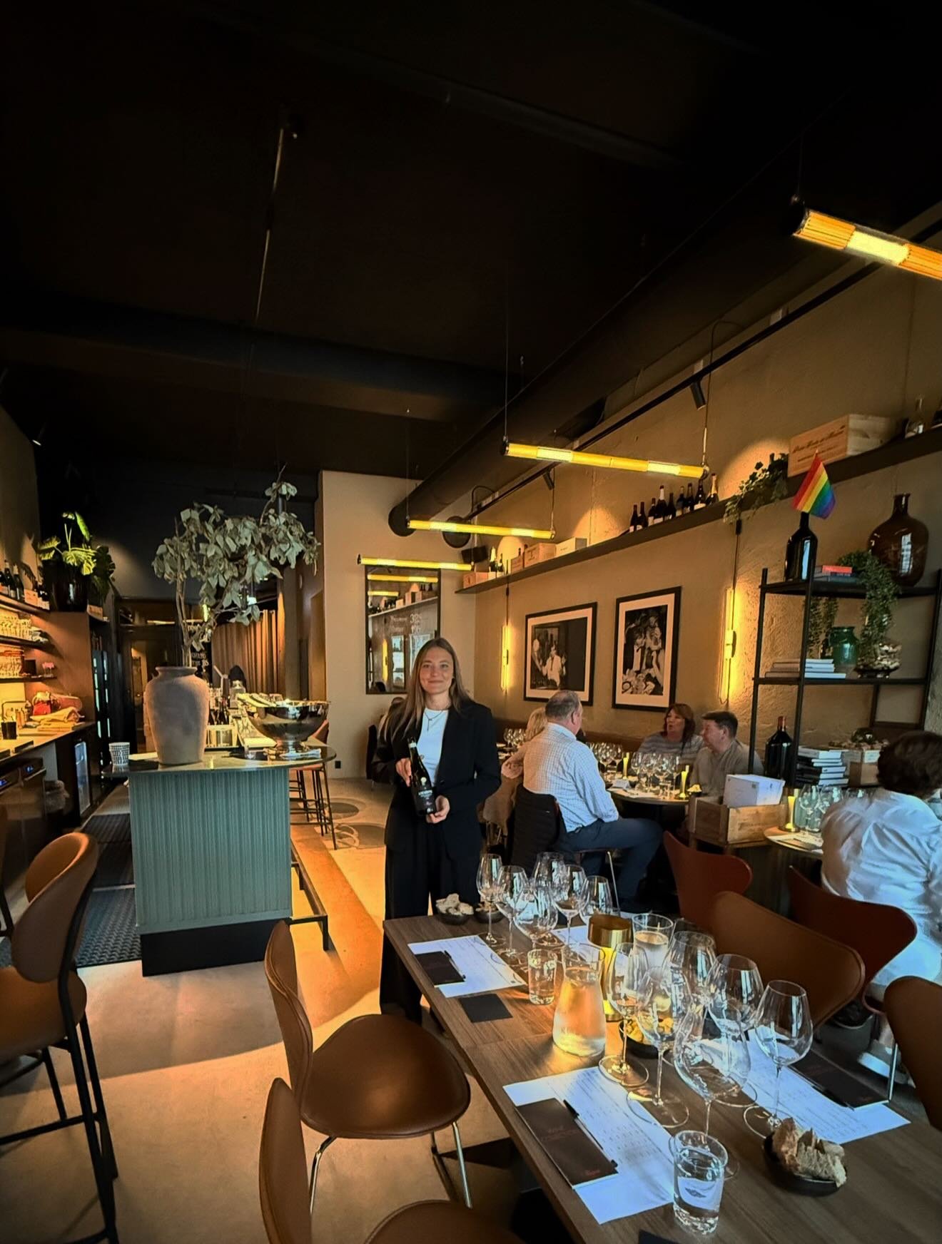 For en kveld! 🍷

Vi hadde gleden av &aring; f&aring; bes&oslash;k av det ikoniske vinhuset Allegrini fra Valpolicella i Italia. Marta bes&oslash;kte Narvik for aller f&oslash;rste gang &ndash; og heldigvis lovet hun at det ikke blir den siste! 🤎

G