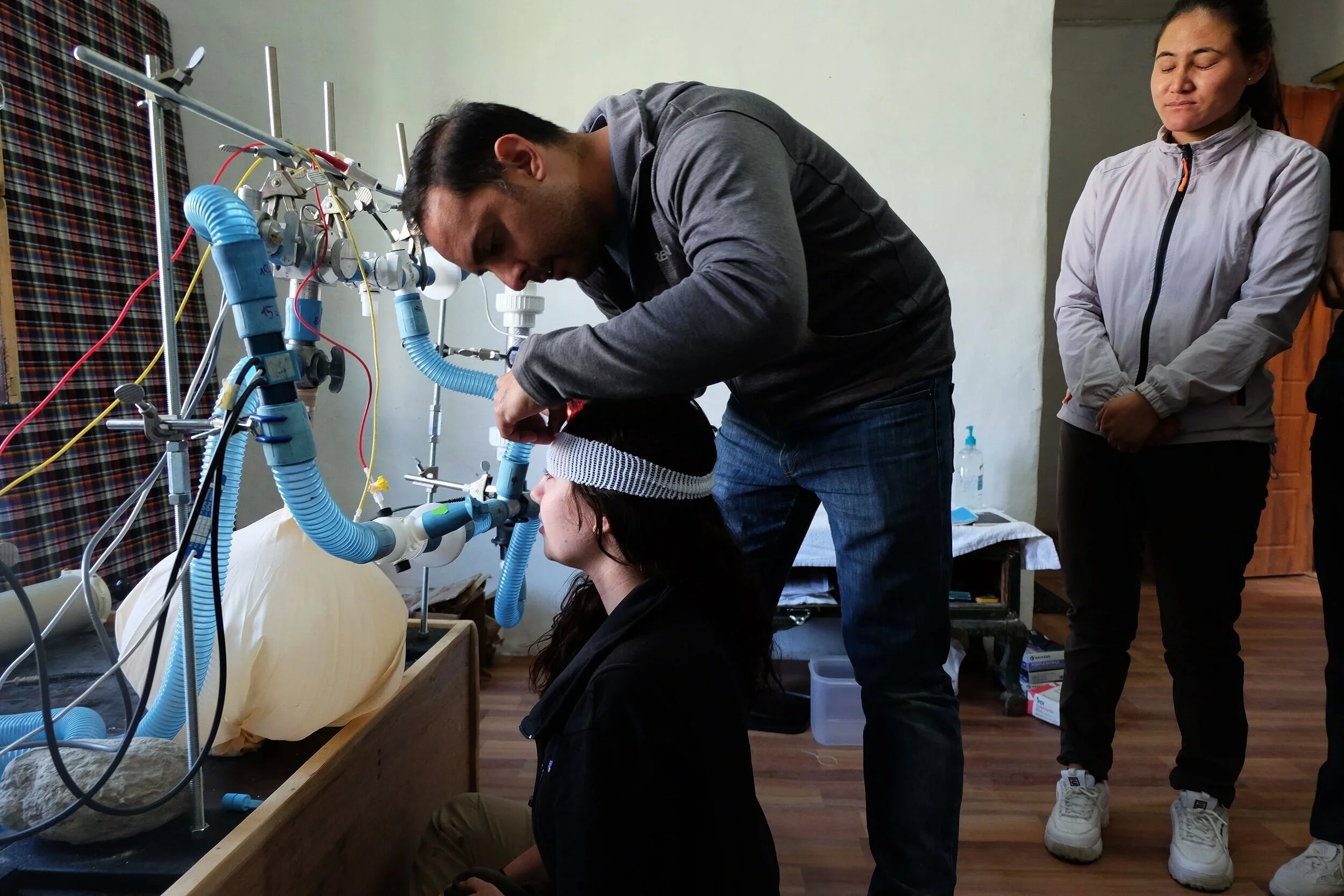 Esteban Moya demonstrates the HVR protocol for the rest of the team so that they can effectively translate what it will feel like for research participants.