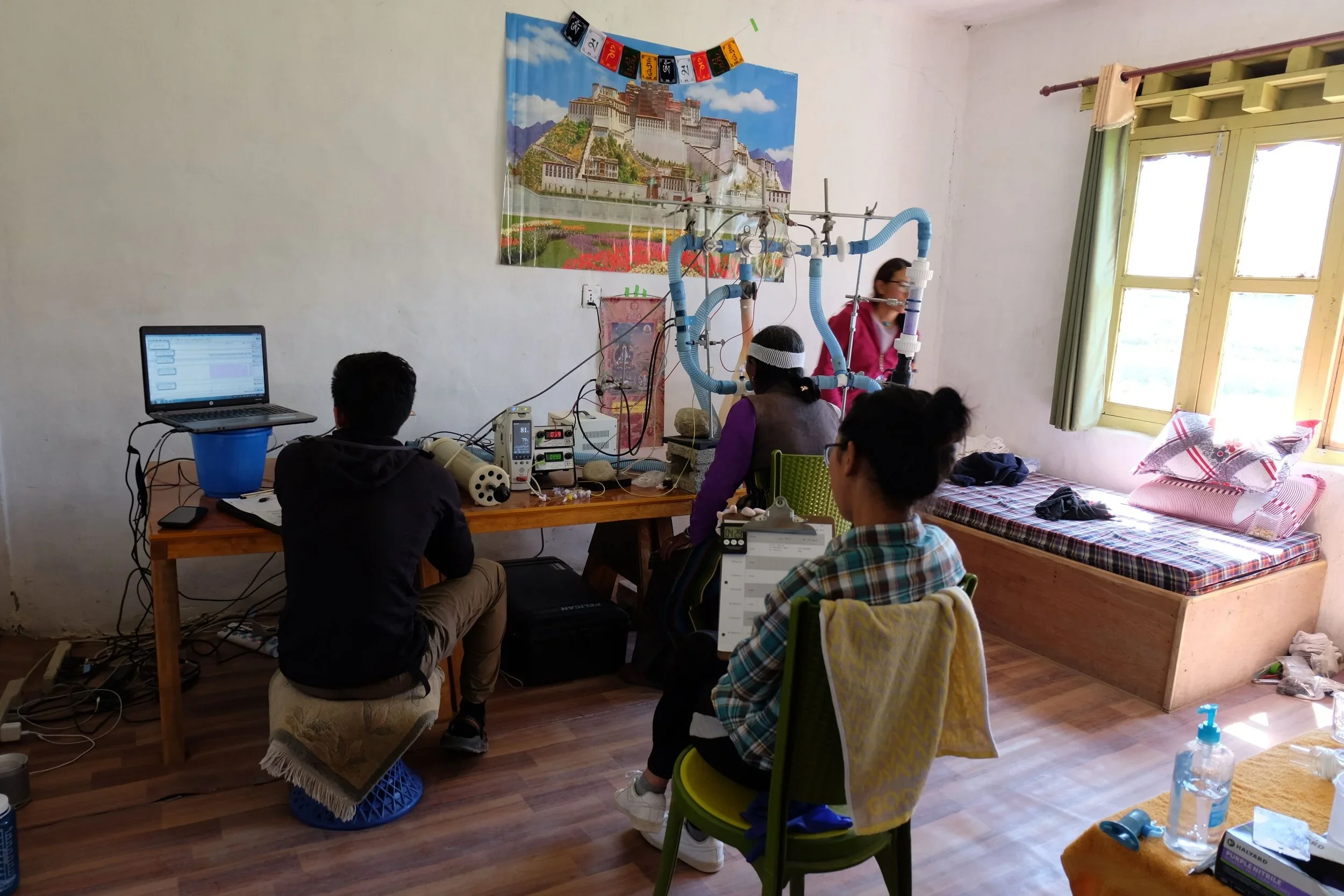 James Yu of the Simonson Lab conducts the HVR protocol.