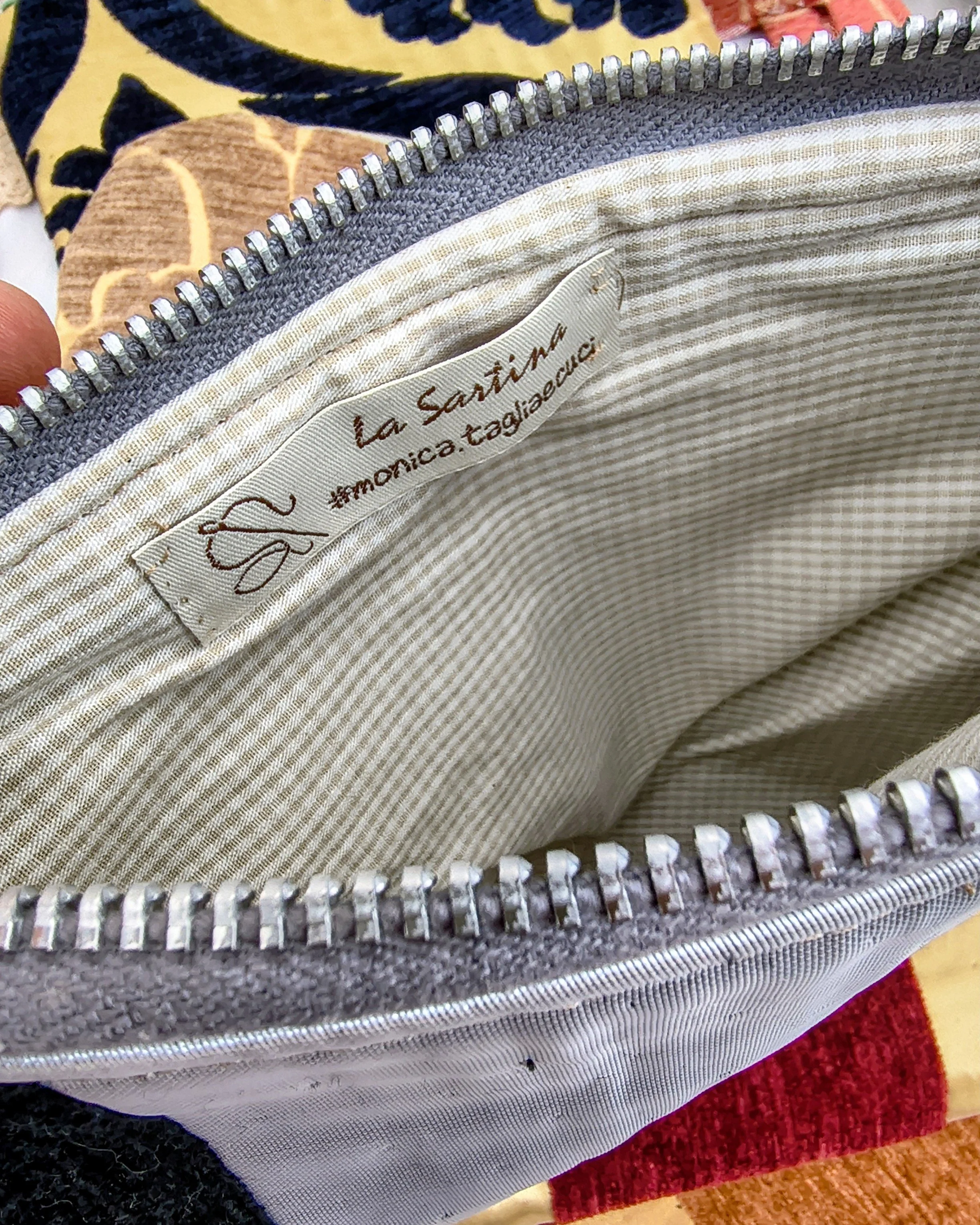 Pochette in tessuto Vintage damascato, interno foderato con cerniera #002