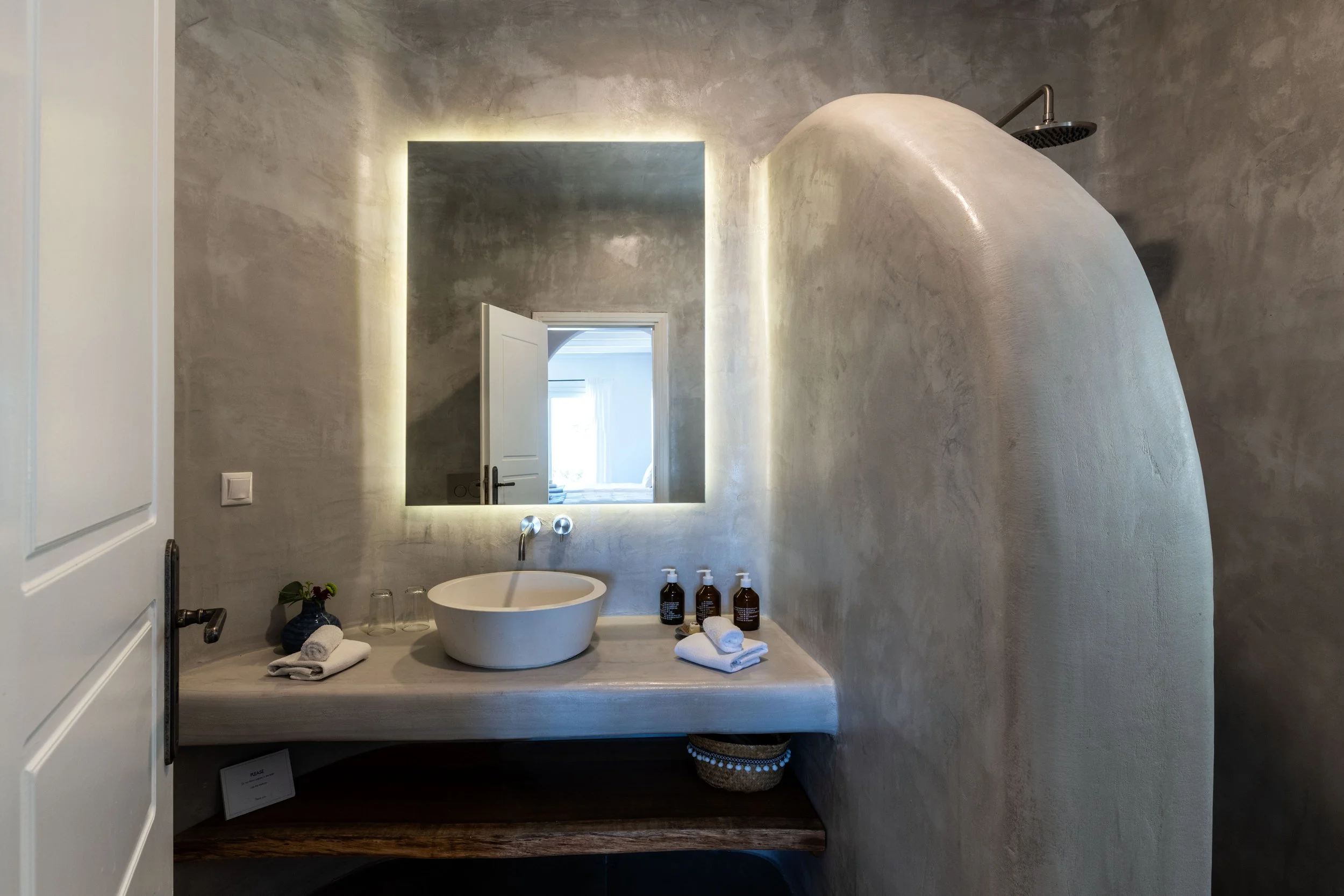 Ensuite Bathroom (Bedroom #3).jpg