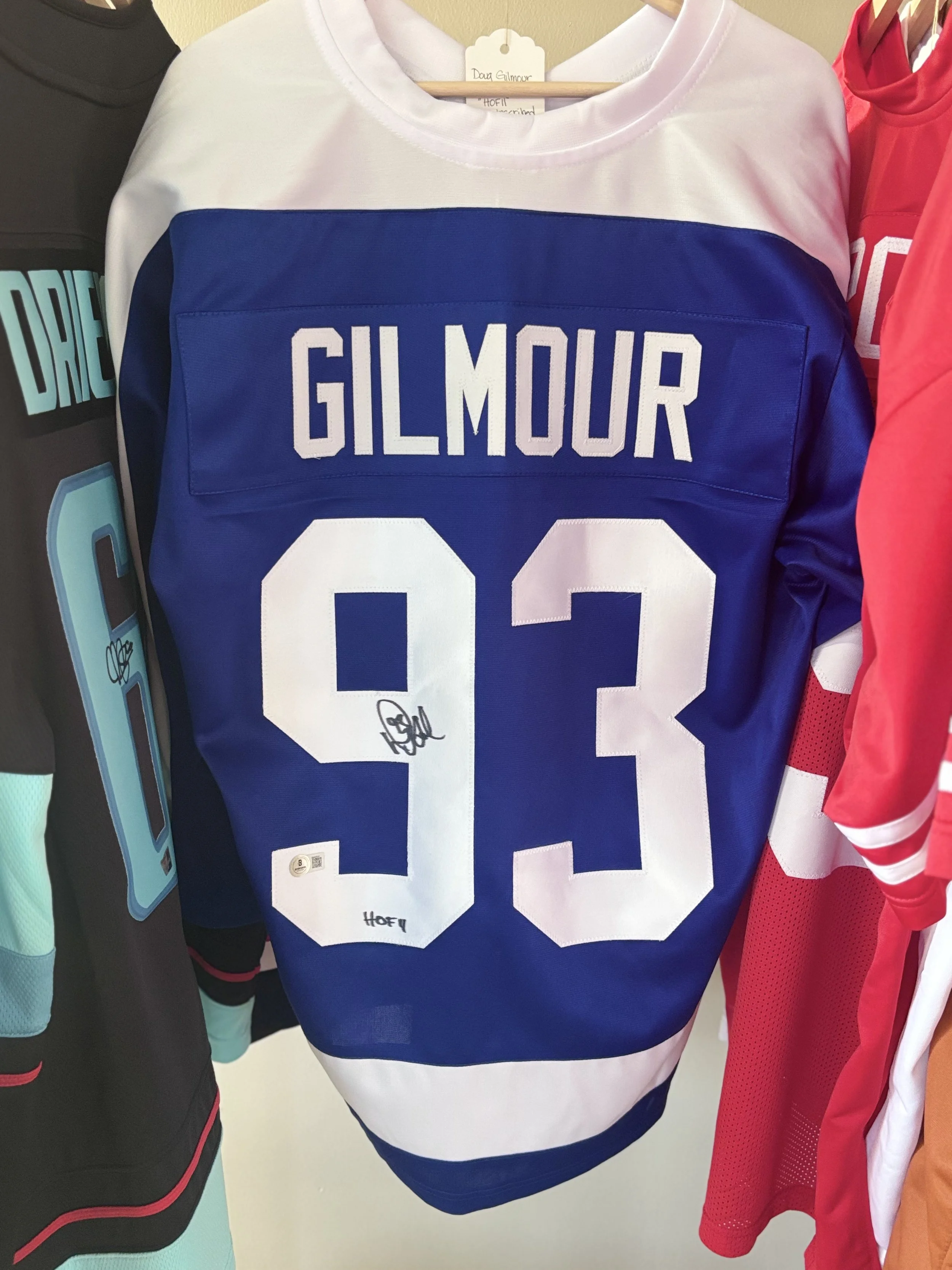 Doug Gilmour Signed Toronto Custom Jersey with "HOF 11" Inscription Beckett COA
