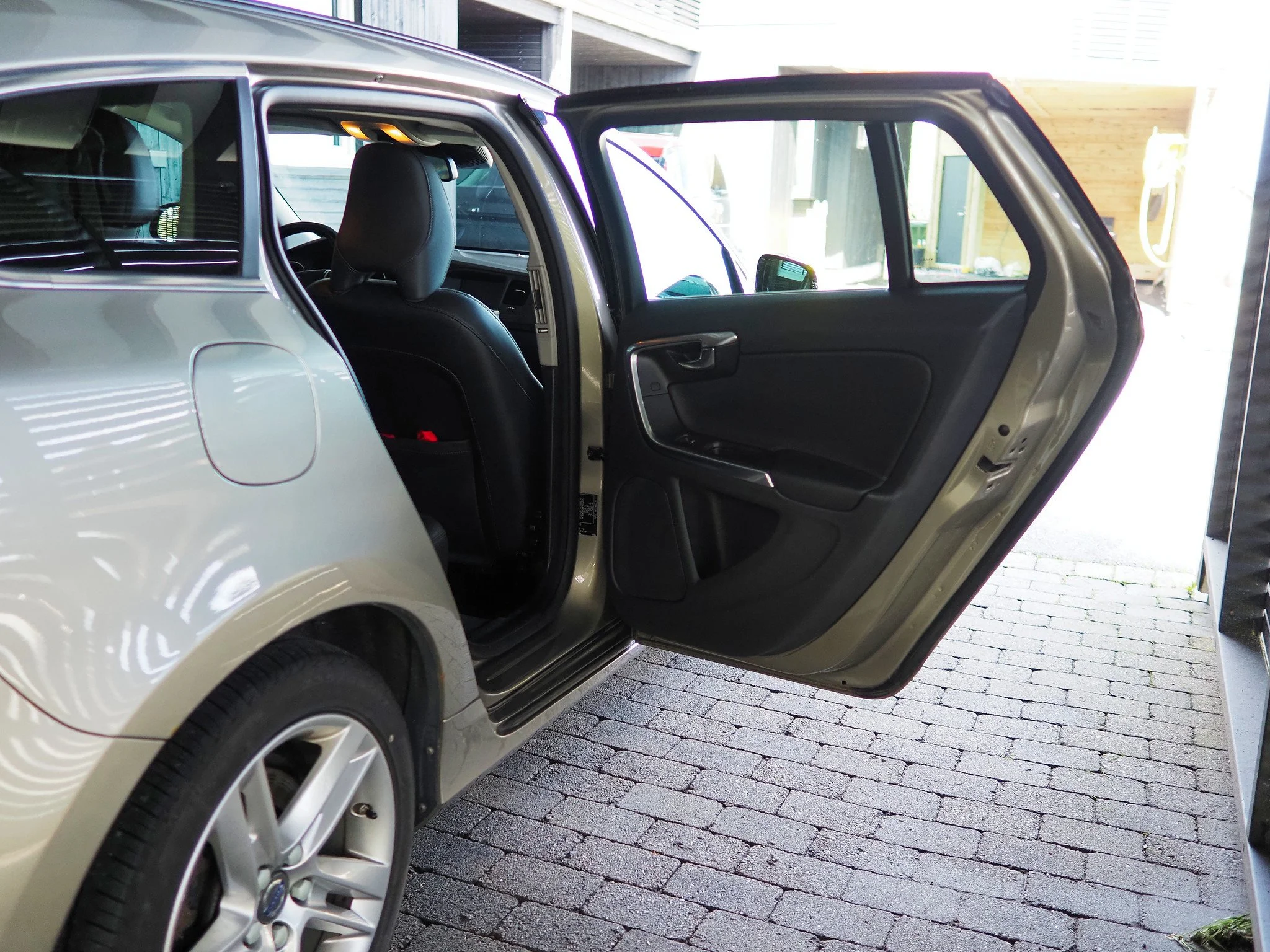 Volvo V60 D5 Hybrid   copy6_DxO