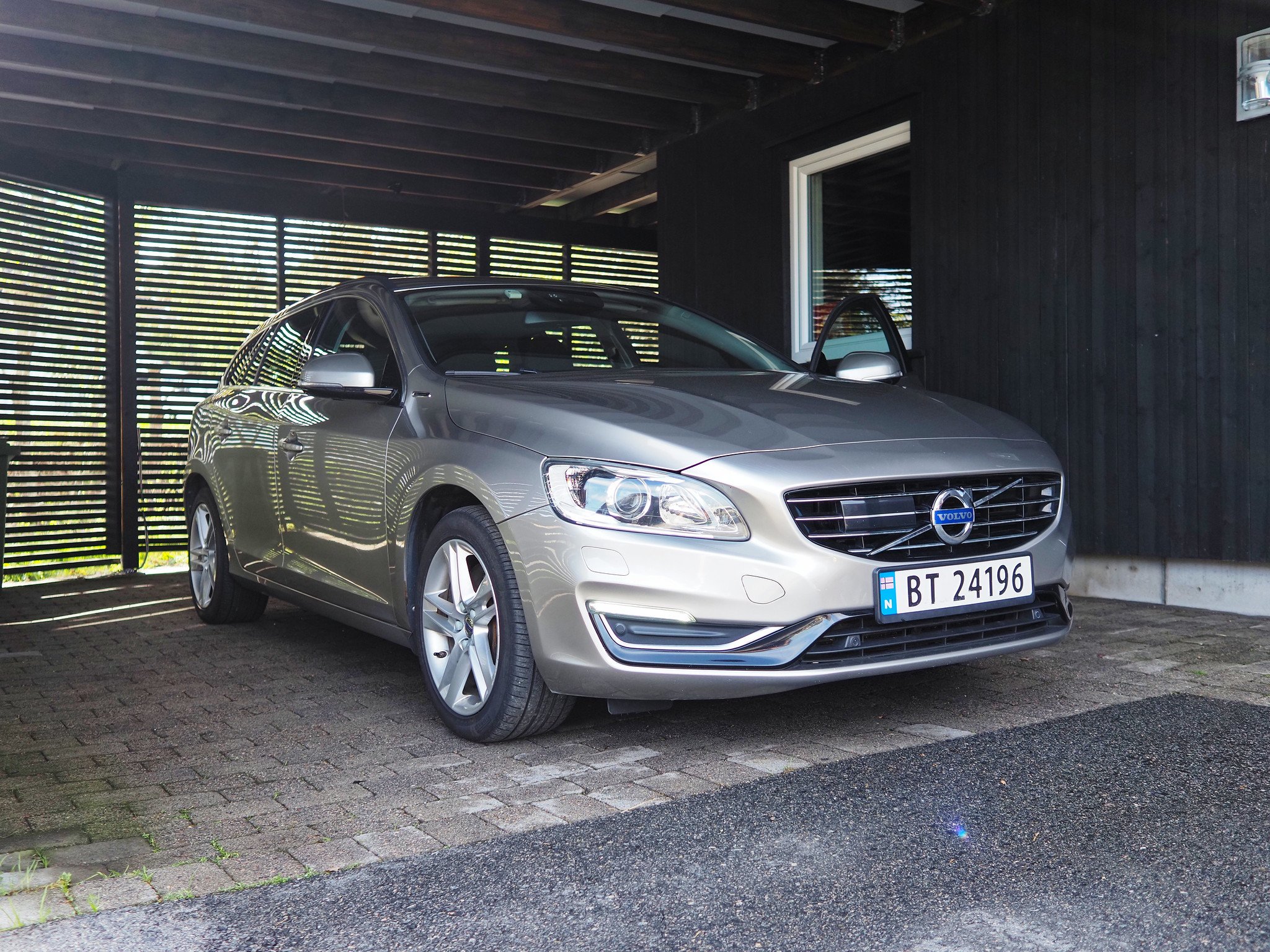 Volvo V60 D5 Hybrid   copy24_DxO