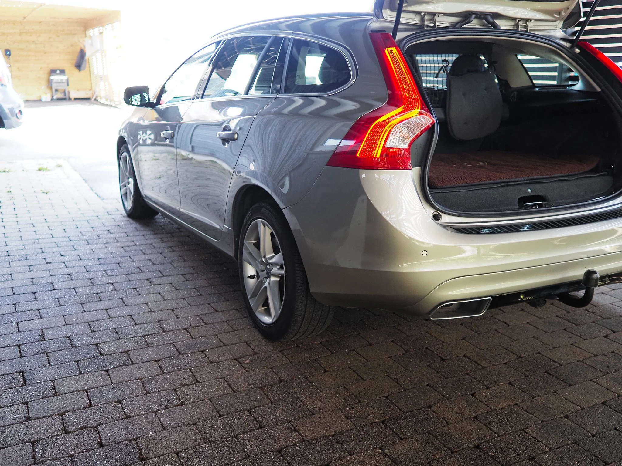 Volvo V60 D5 Hybrid   copy4_DxO
