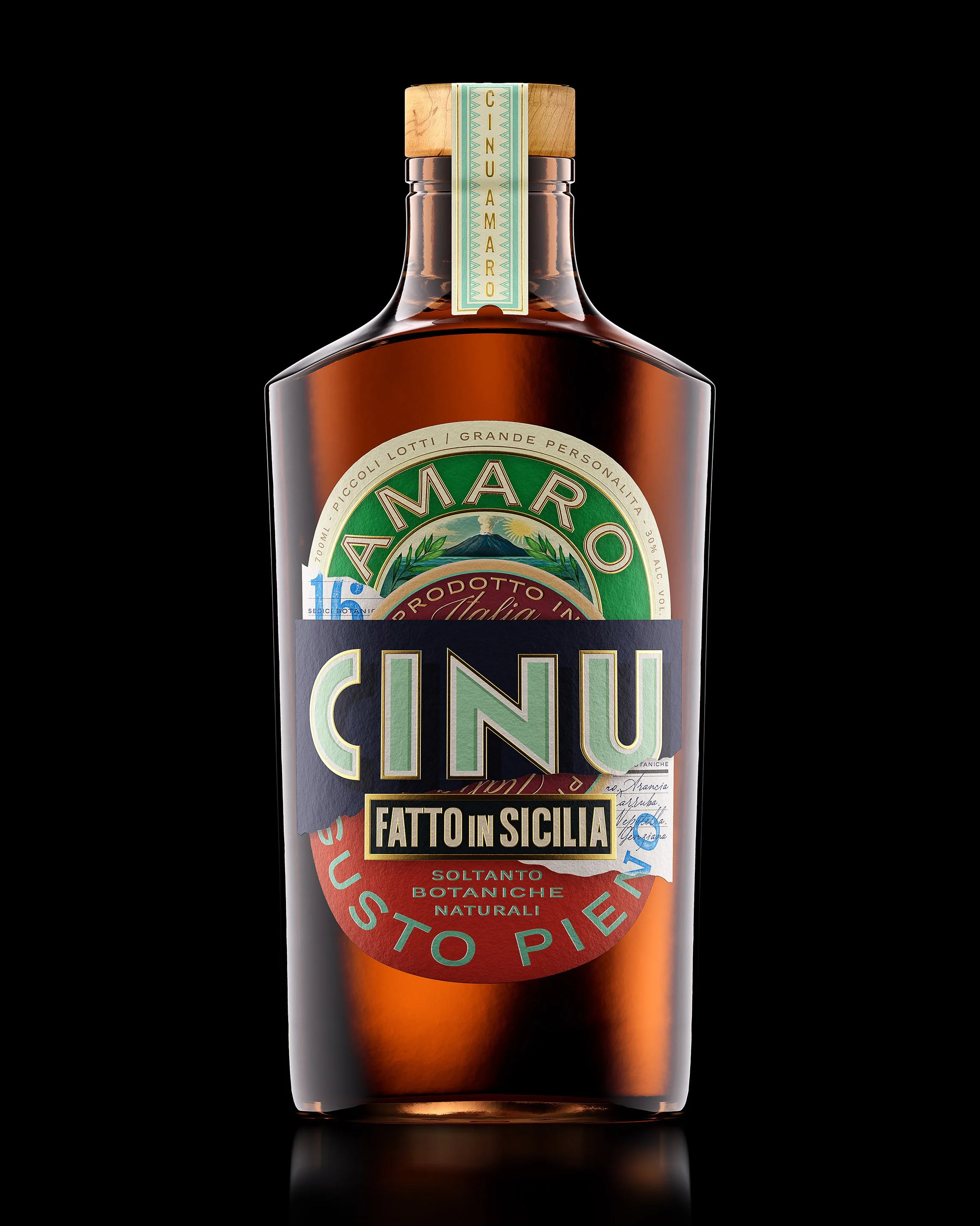 Bottiglia di amaro Cinu, gusto pieno.