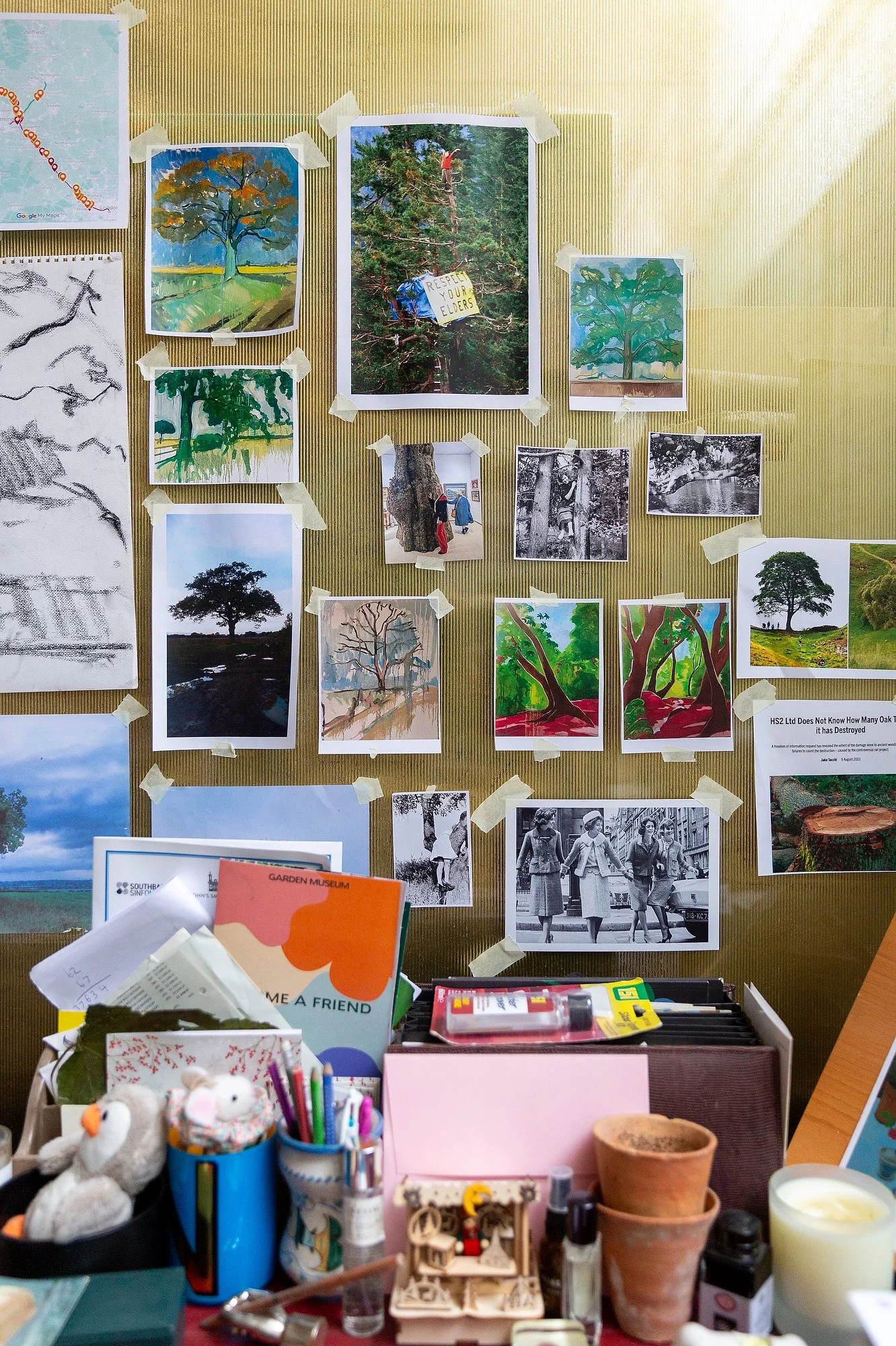 Art and Artist photography by London Photographer. Detailed, reportage, Portrait Photography. Artist Portrait. Art in situ, gallery Photographer. Editorial. Website, Storytelling, social media, content, PR, Press, Marketing, Painting, sculptures, fin