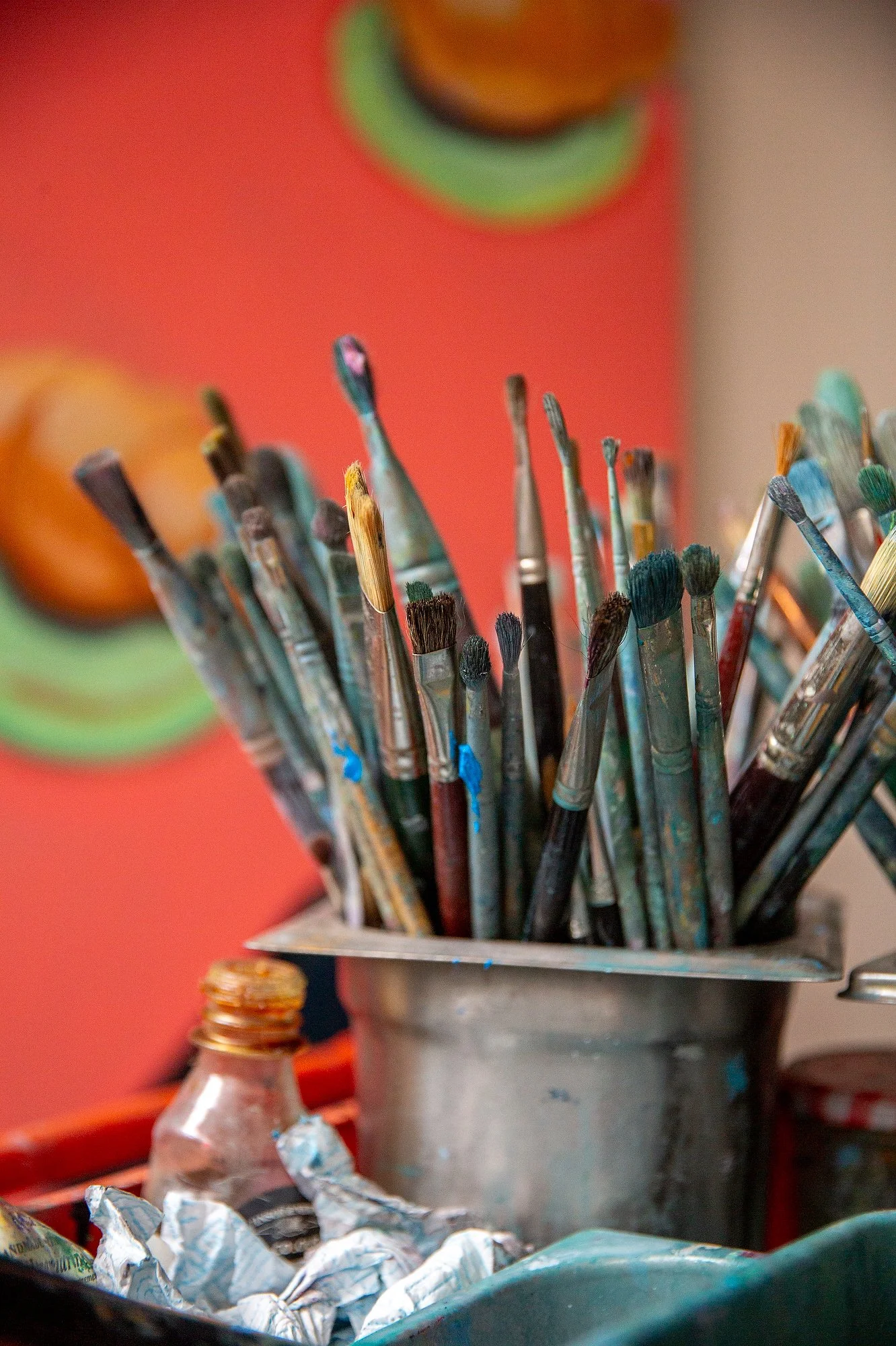 Art and Artist photography by London Photographer. Detailed, reportage, Portrait Photography. Artist Portrait. Art in situ, gallery Photographer. Editorial. Website, Storytelling, social media, content, PR, Press, Marketing, Painting, sculptures, fin