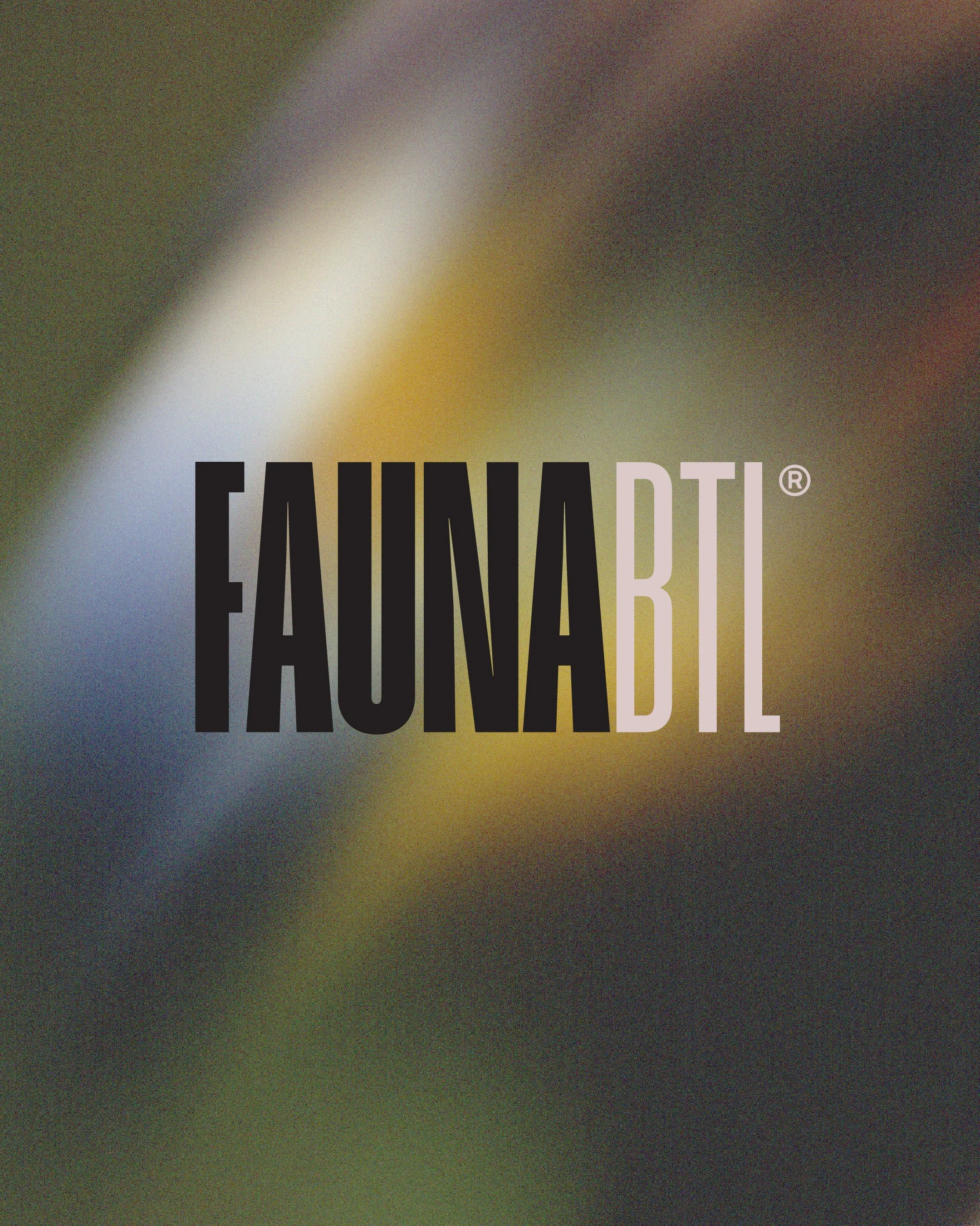 La imagen muestra una portada con letras grandes y oscuras que dicen 'FAUNA'.