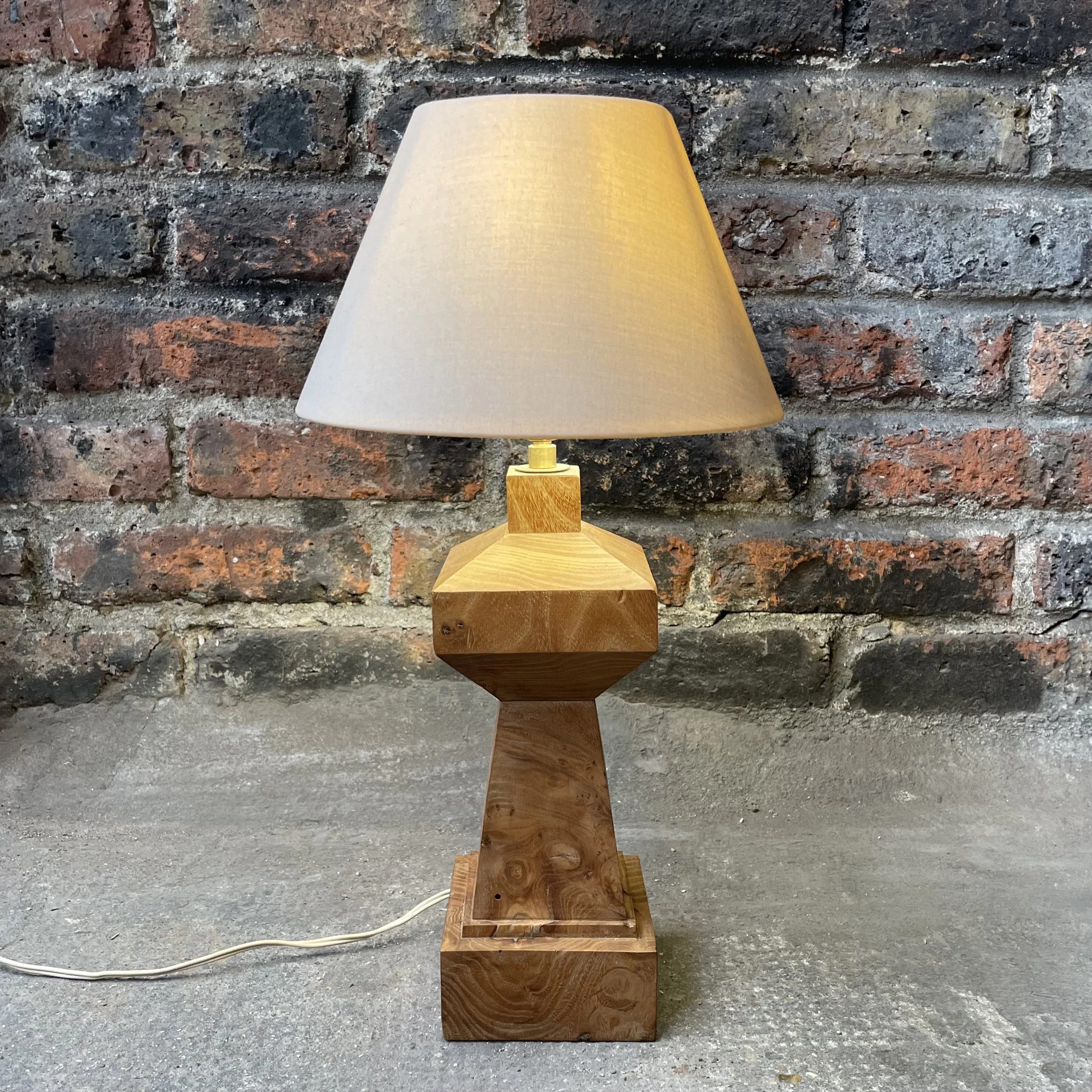 Lampe en orme massif