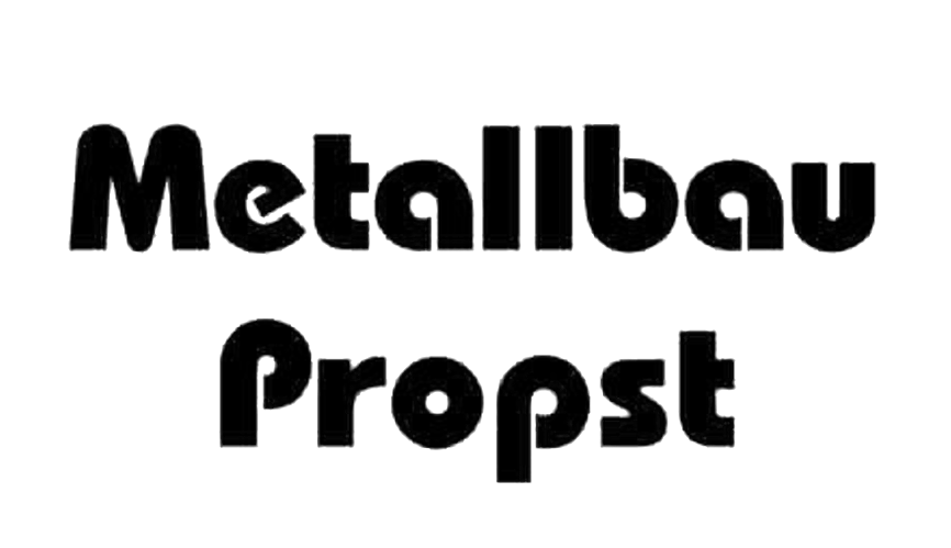 Text auf dem Bild: "Metallbau Propst" in schwarzer Schrift auf weißem Hintergrund.