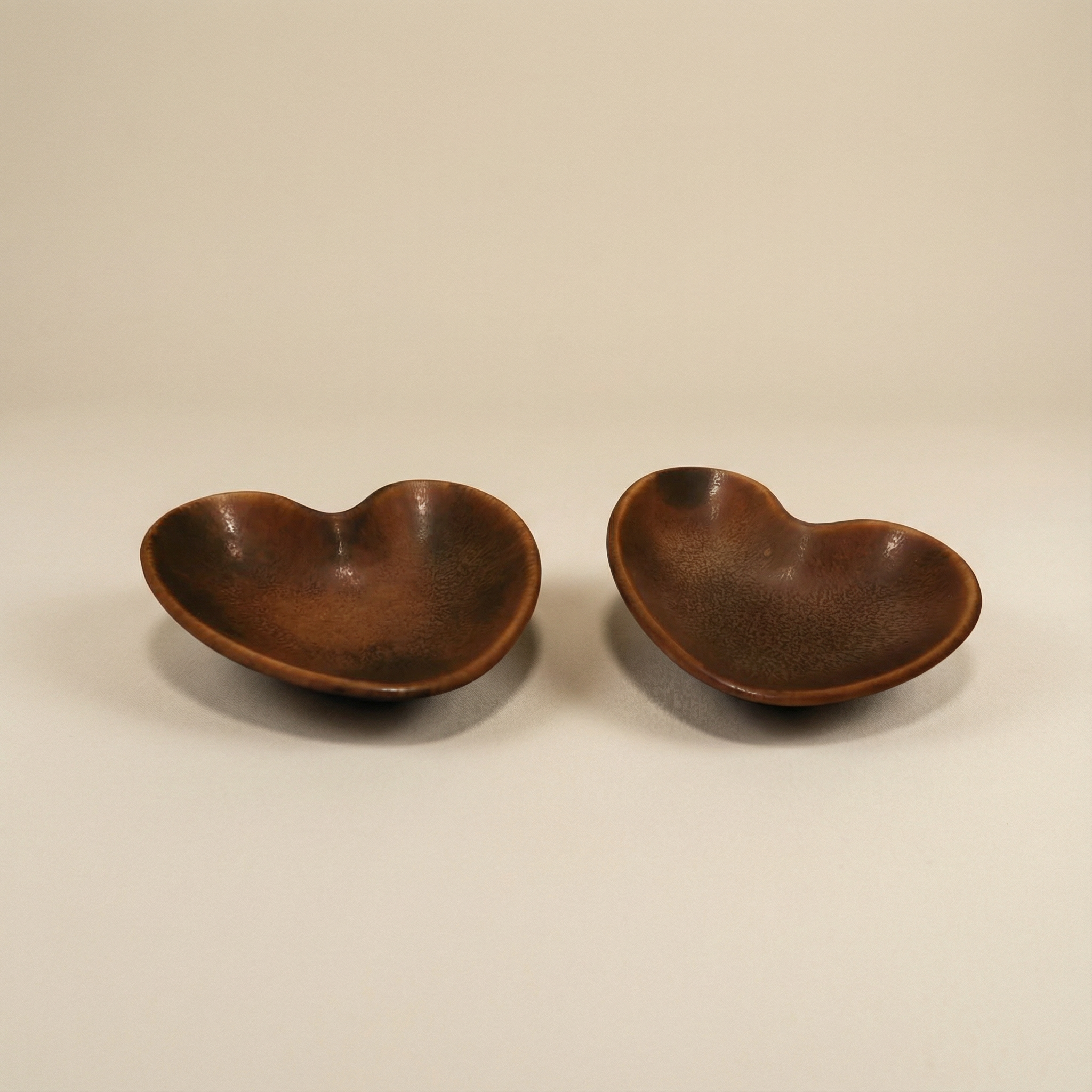 Two heart-shaped stoneware bowls by Gunnar Nylund. Sweden