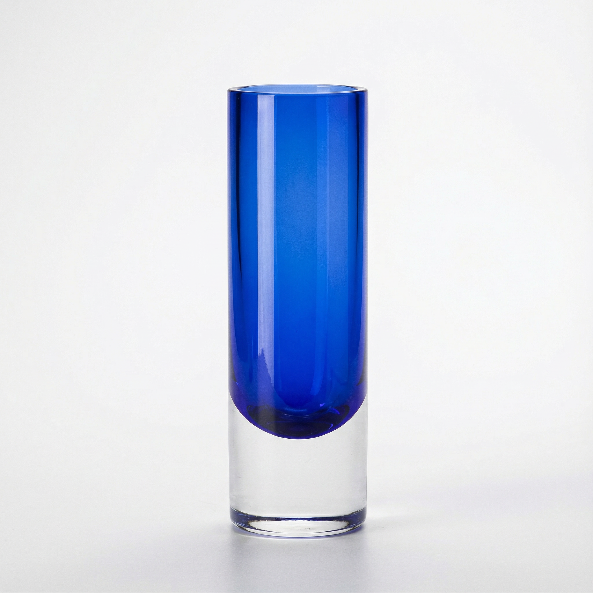 Fine and elegant vase from Hadeland.