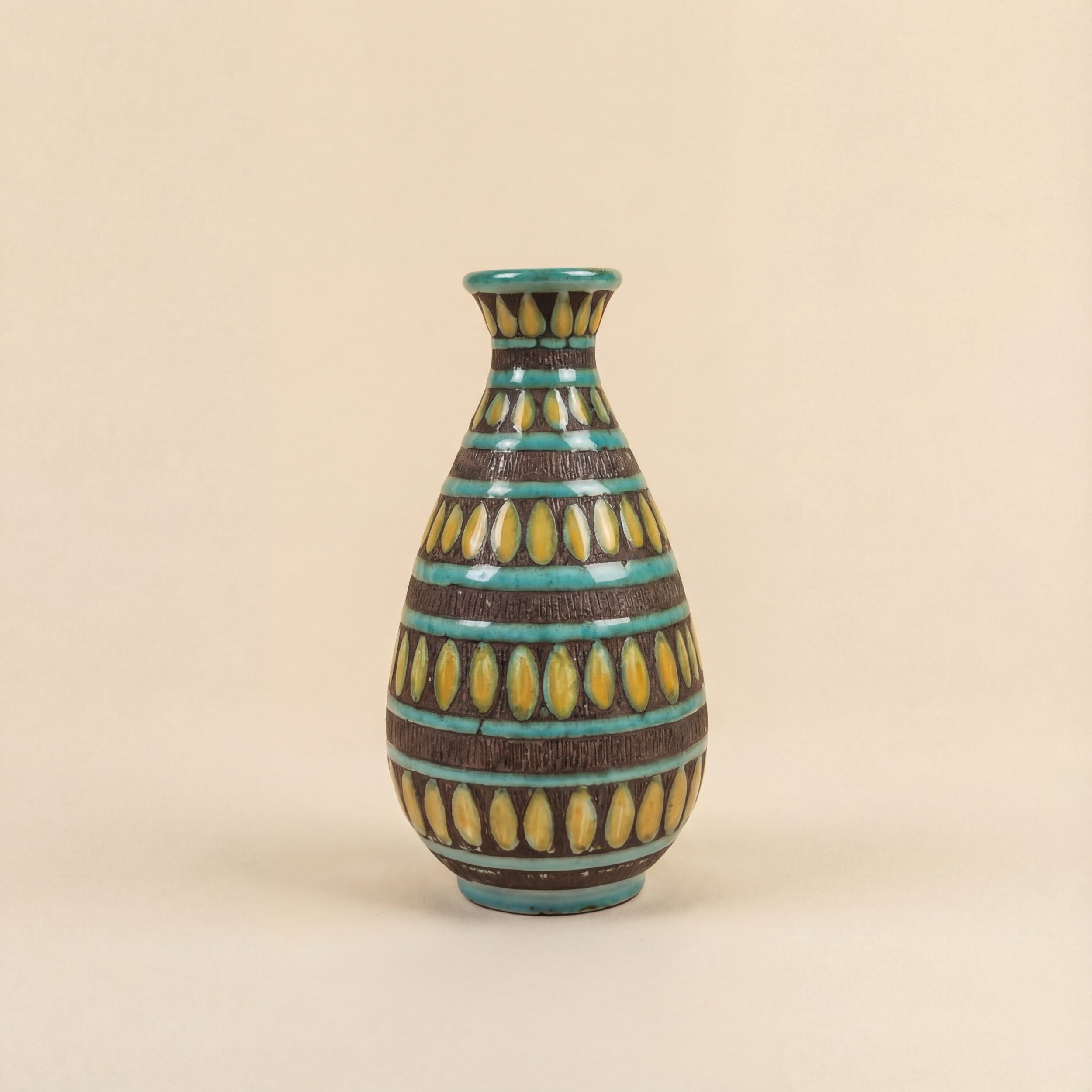 Charming little vase by Sven Törngren. Sweden.