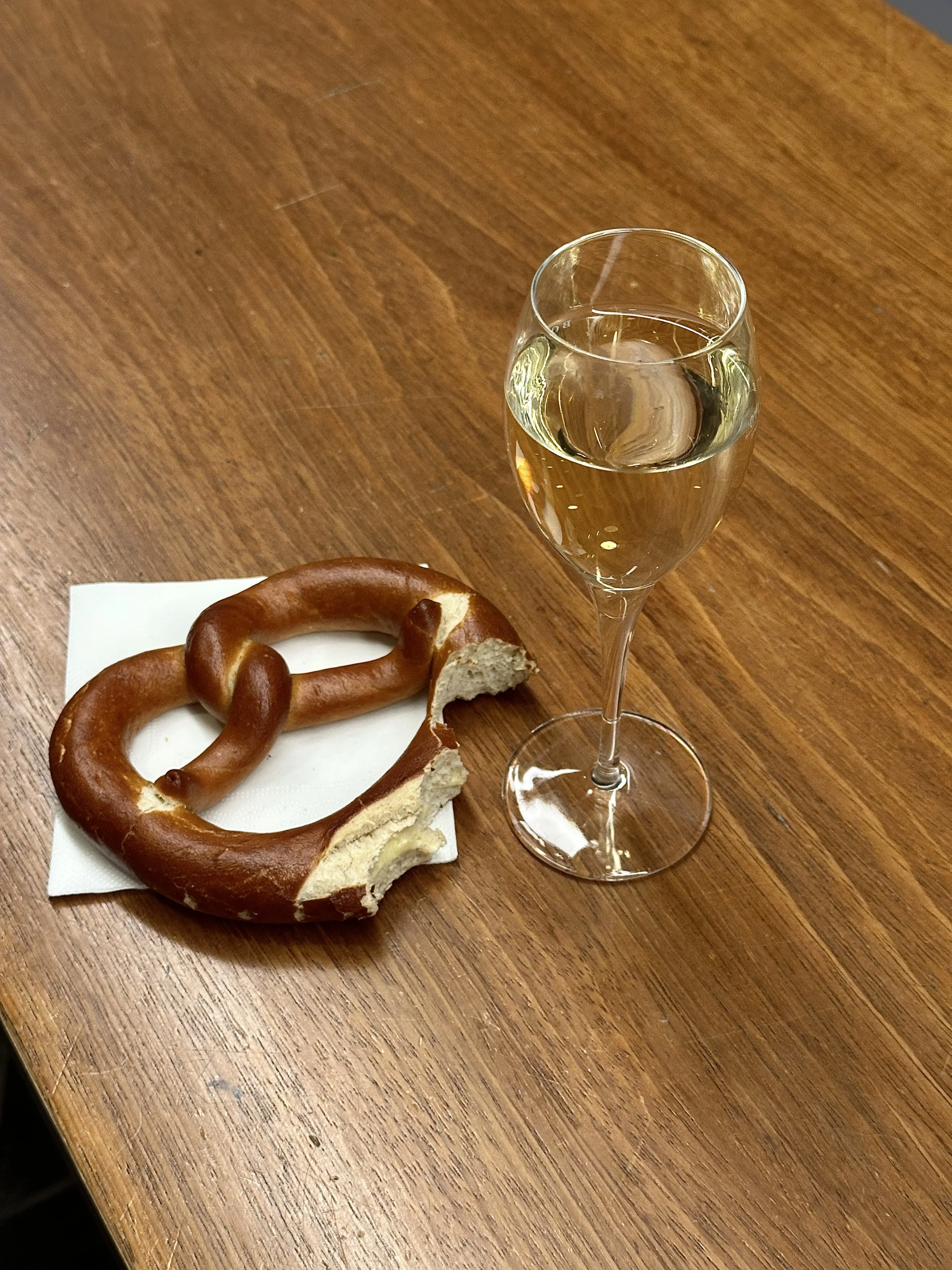 Butter pretzel with champagne