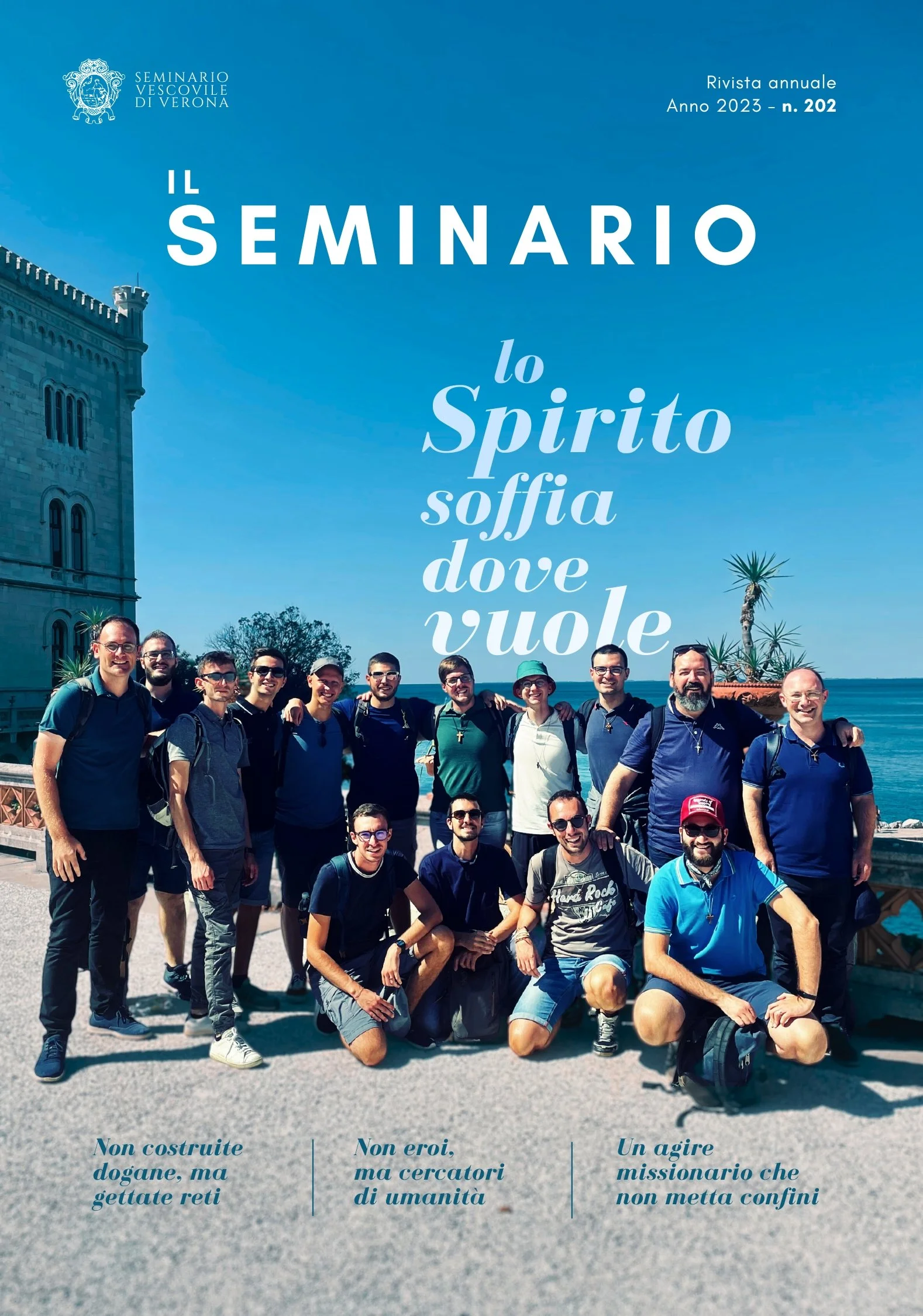 A group of people posing outdoors on a sunny day, with historic buildings and palm trees in the background, for a magazine cover or promotional material titled 'Il Seminario' with the subtitle 'lo Spirito soffia dove vuole' and some Italian text at the bottom.