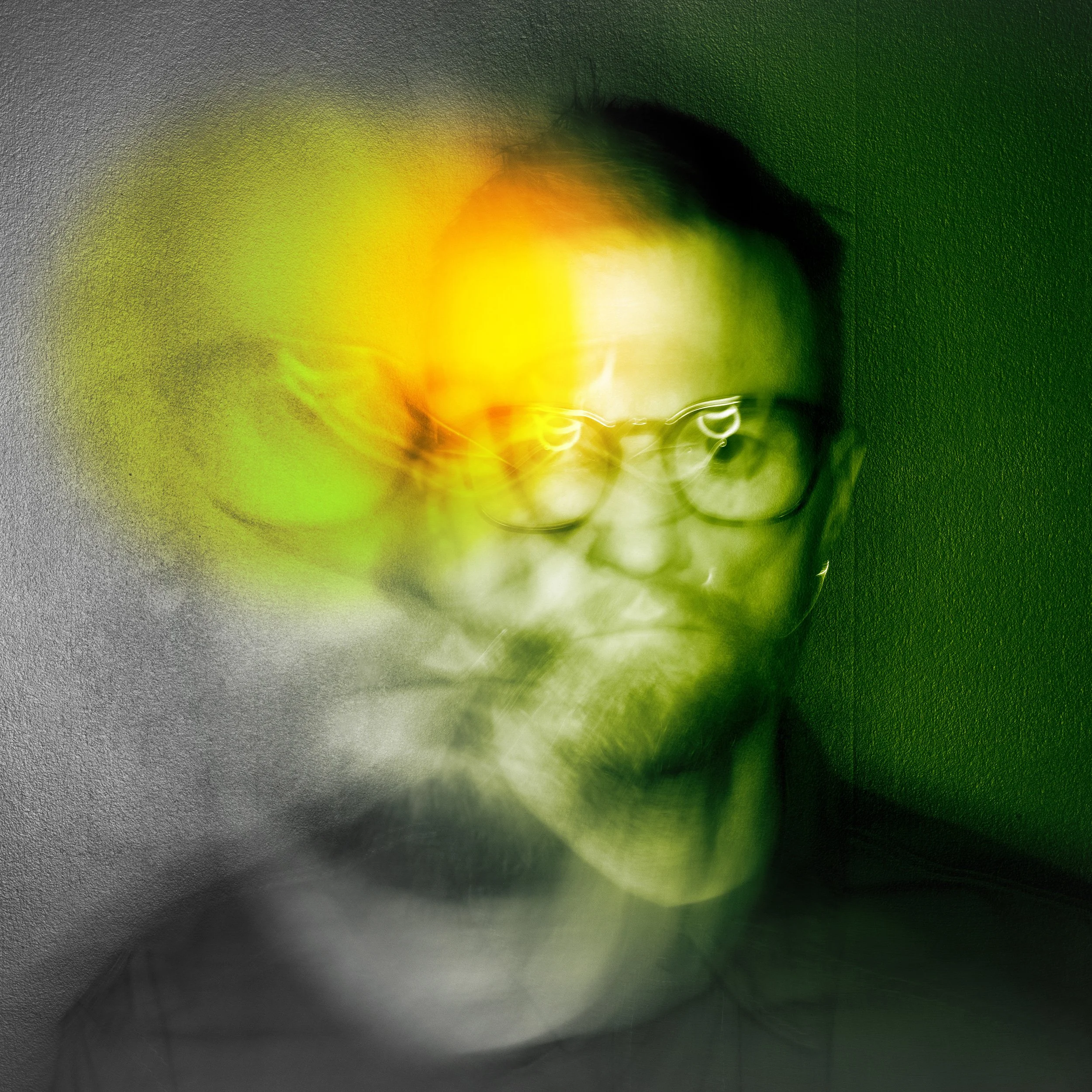 Abstract blurred image of a green apple with a yellow highlight, creating a soft, dreamy effect.