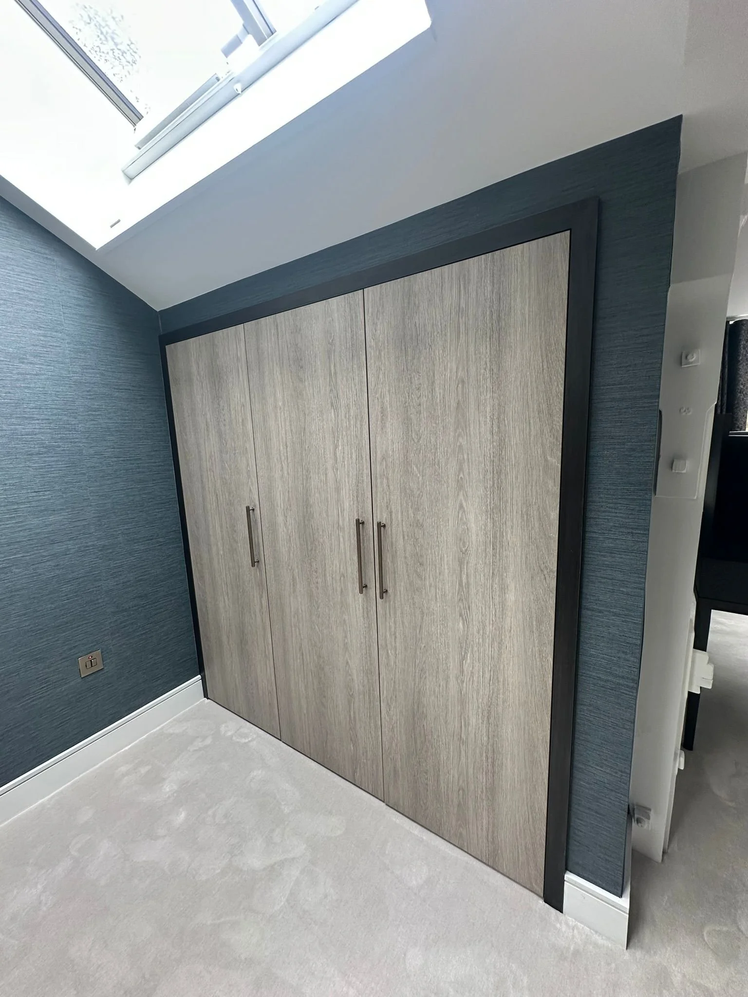 Made-to-measure fitted wardrobe. 