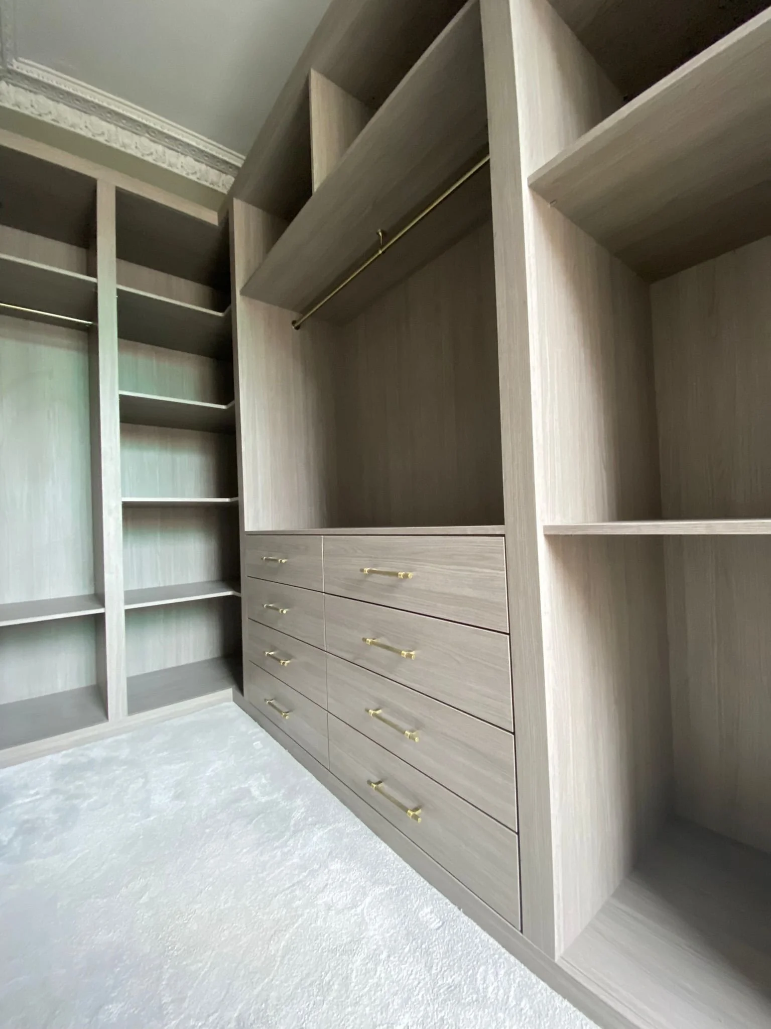 Made-to-measure walk-in wardrobe with hanging space, drawers and shelves. 
