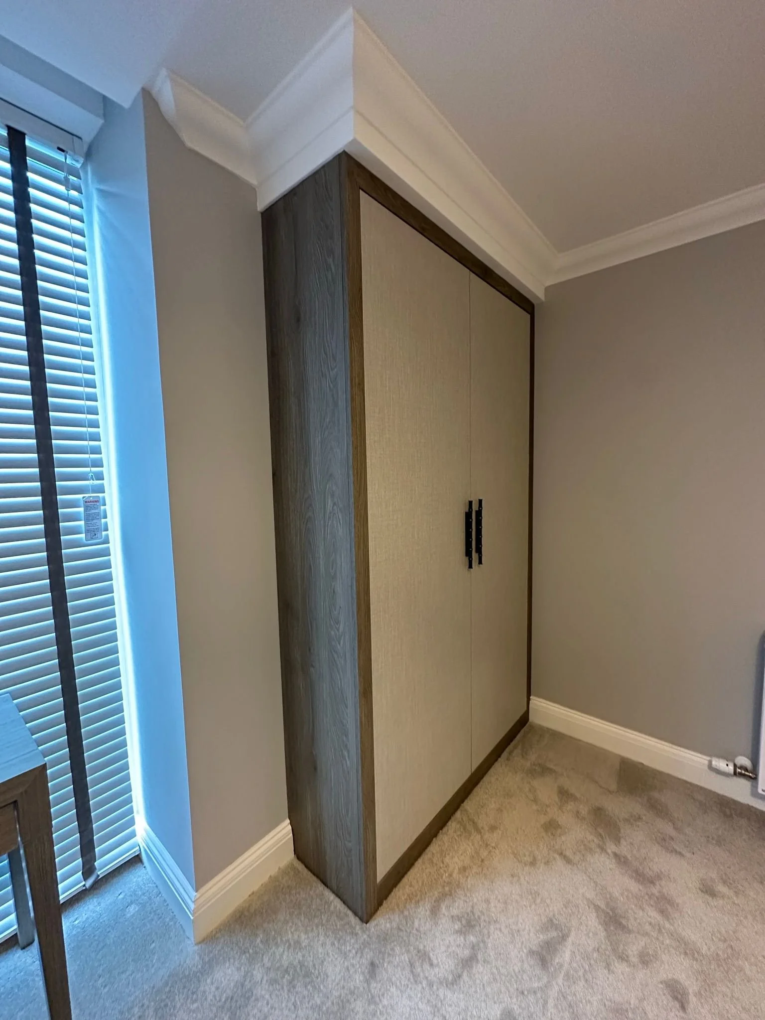 Made-to-measure fitted wardrobe. 