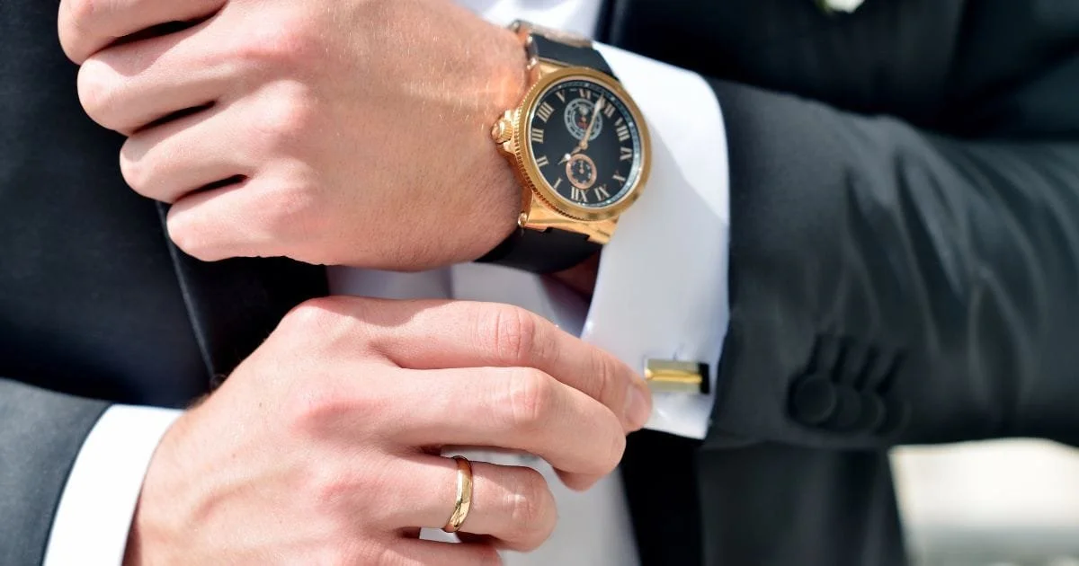 How to Show Up Sharp at a Cocktail Event (And Look Like You Belong There)