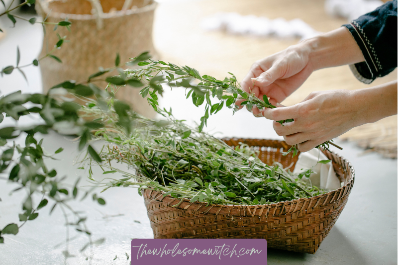 Three Simple Herb Pouch Recipes to Welcome the Spring