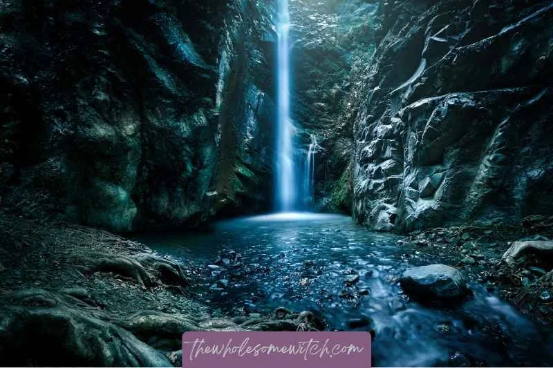 Water Element Magic: Correspondence &amp; Simple Practices for Daily Connection