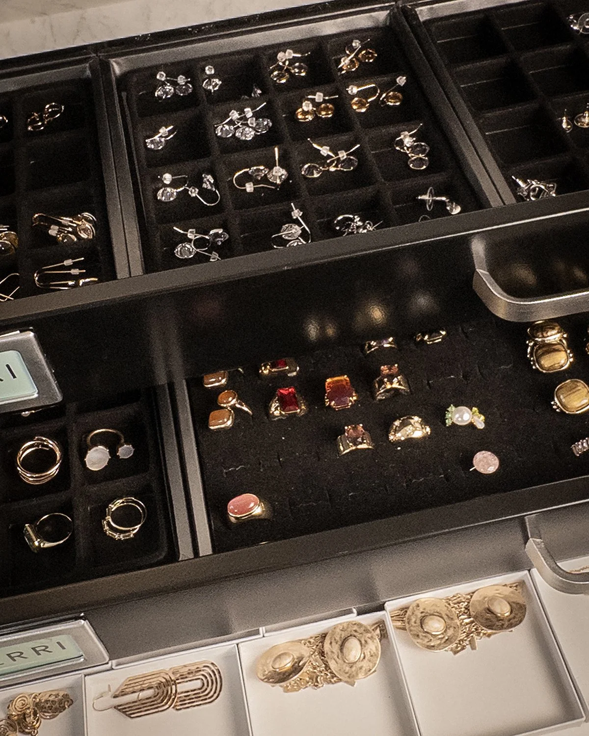 Everri_SampleSale_Showroom_Detail copy.jpg